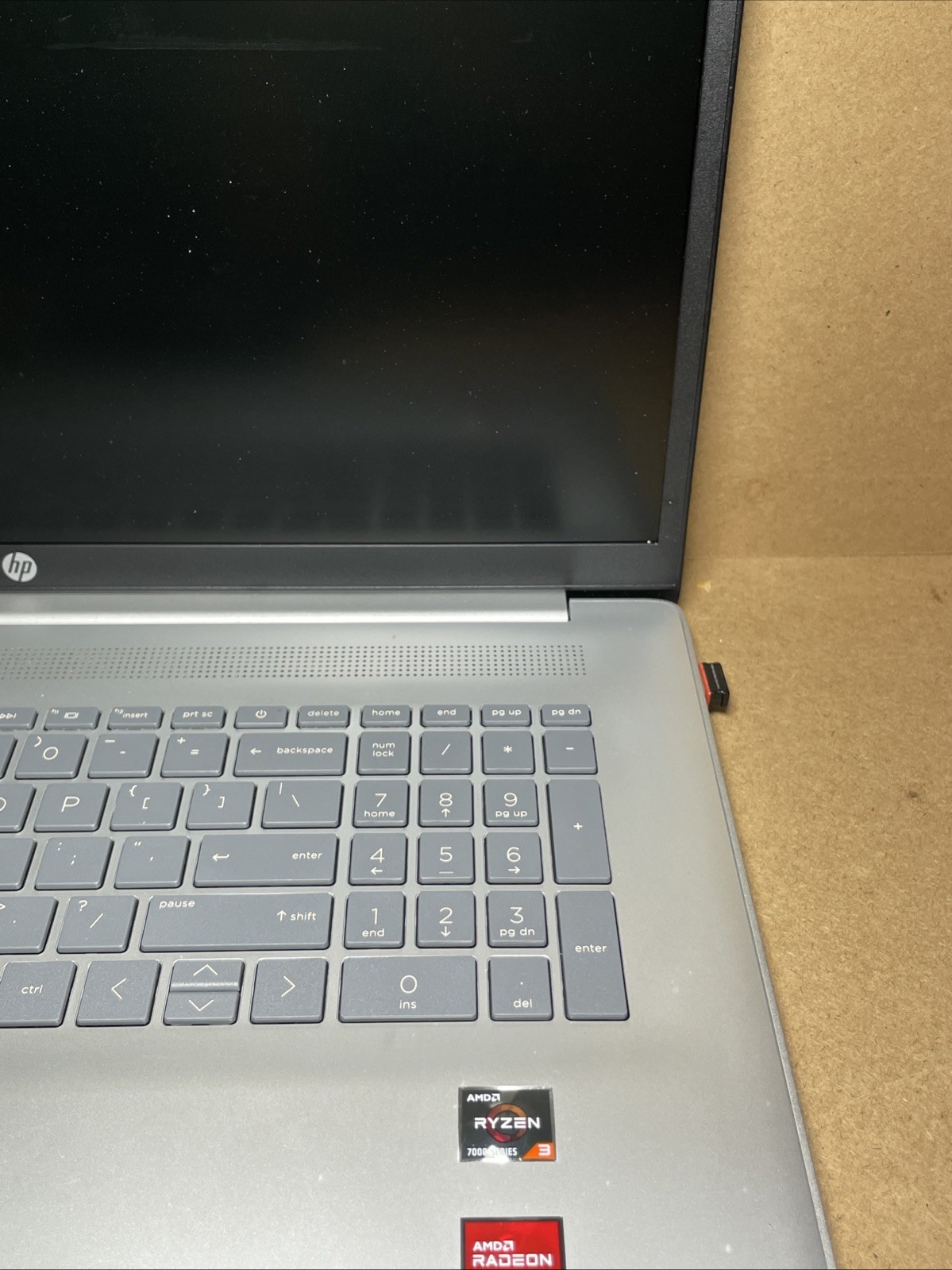 HP 17-CP2124OD R3-7320U 8GB RAM 256GB SSD