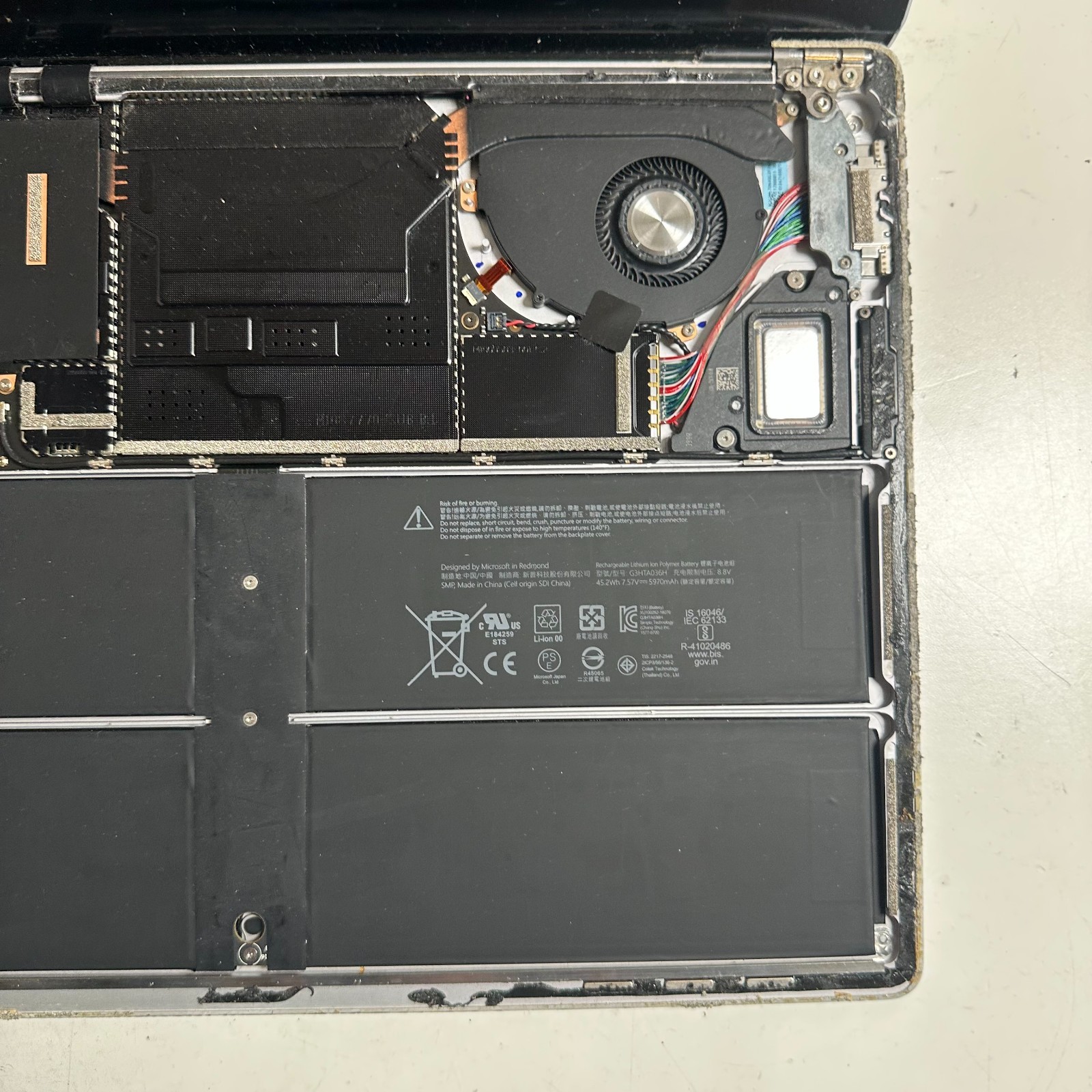 Microsoft Surface 2 1769 13.5″ PixelSense Touchscreen Display Laptop – for Parts