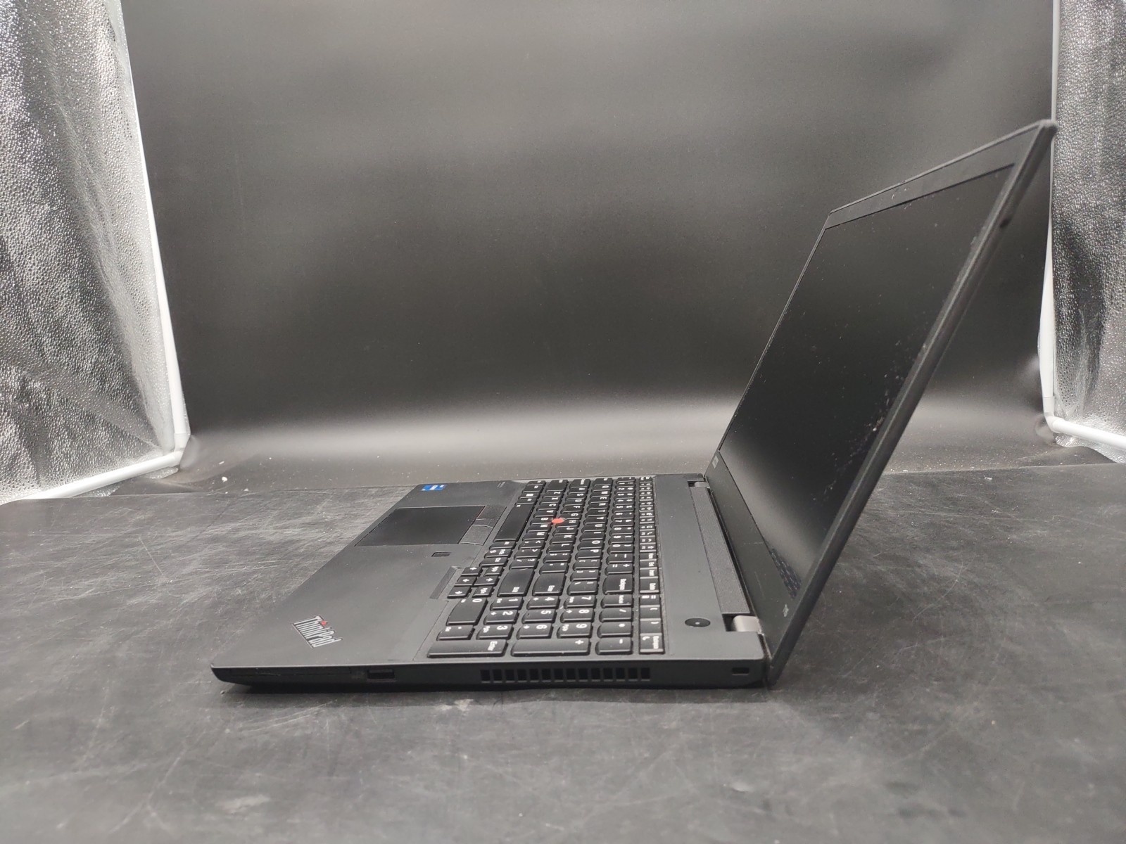 Lenovo Thinkpad T15 i7 1165G7 @ 2.80GHz 16GB RA NO SSD NO OS
