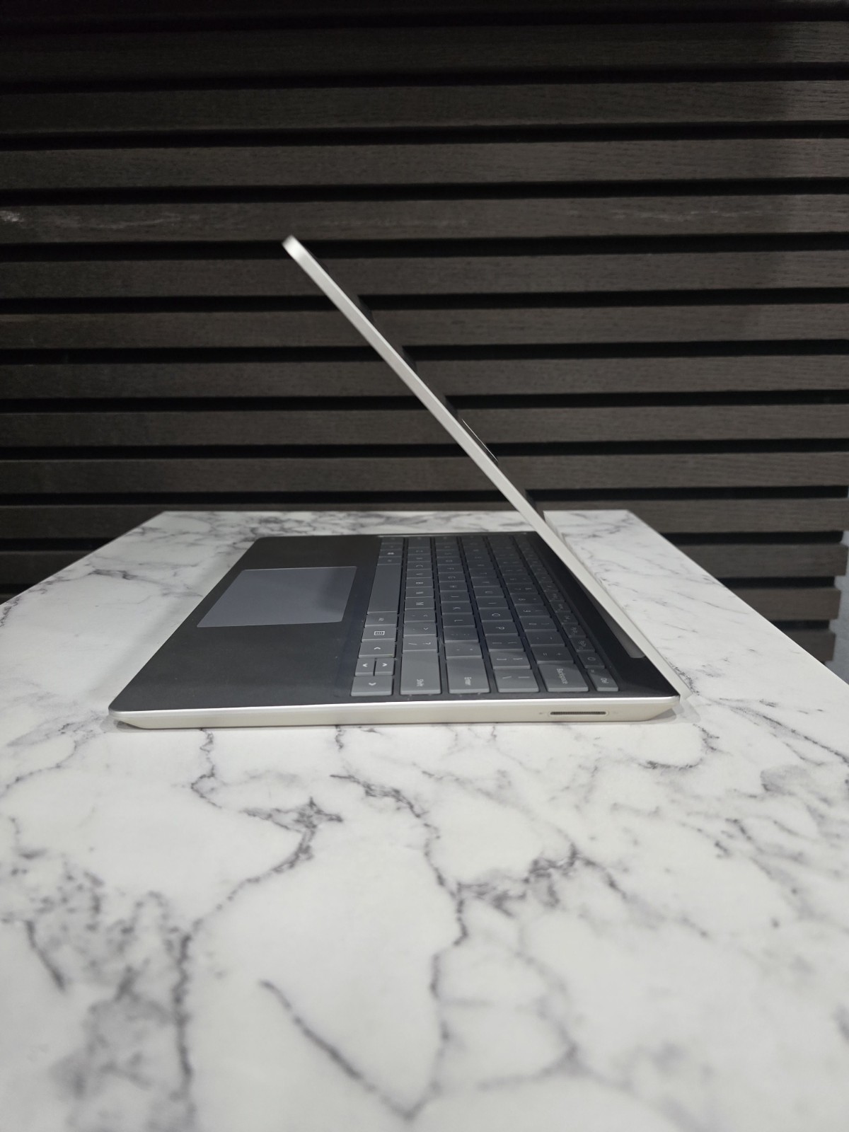 Microsoft Surface Laptop Go 1943 Platinum i5 4GB 64GB SSD 12.4″ Windows 10