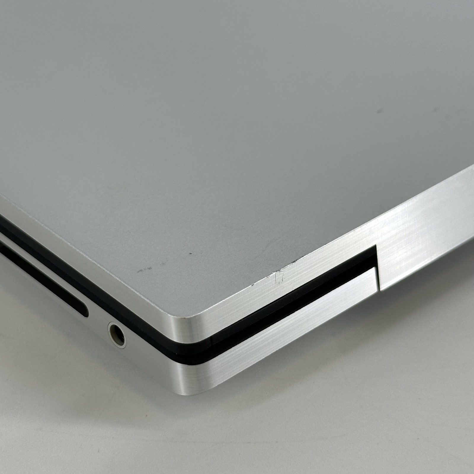 Dell XPS 17 9730 FHD+ TOUCH 2.6 GHz i9-13900H 64GB 4TB SSD RTX 4080 LCD BLEED