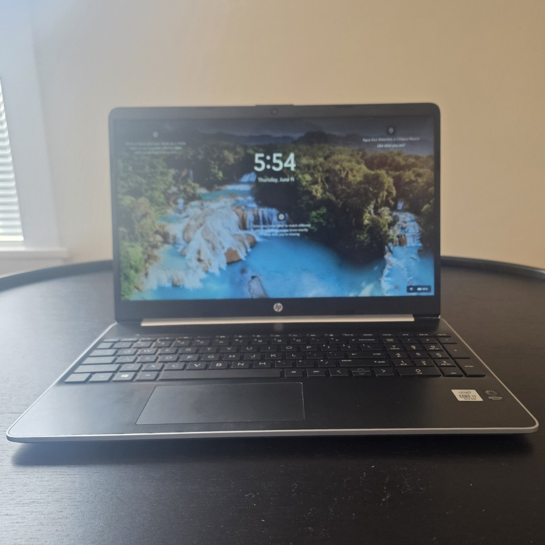 HP Intel Core i7-1065G7 (Quad Core) up to 3.9 GHZ) 8 GB RAM Iris Plus