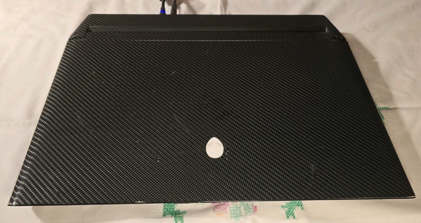 Alienware Area-51m R1 i7-9700K RTX 2070 16GB 256GB SSD 144Hz Excellent