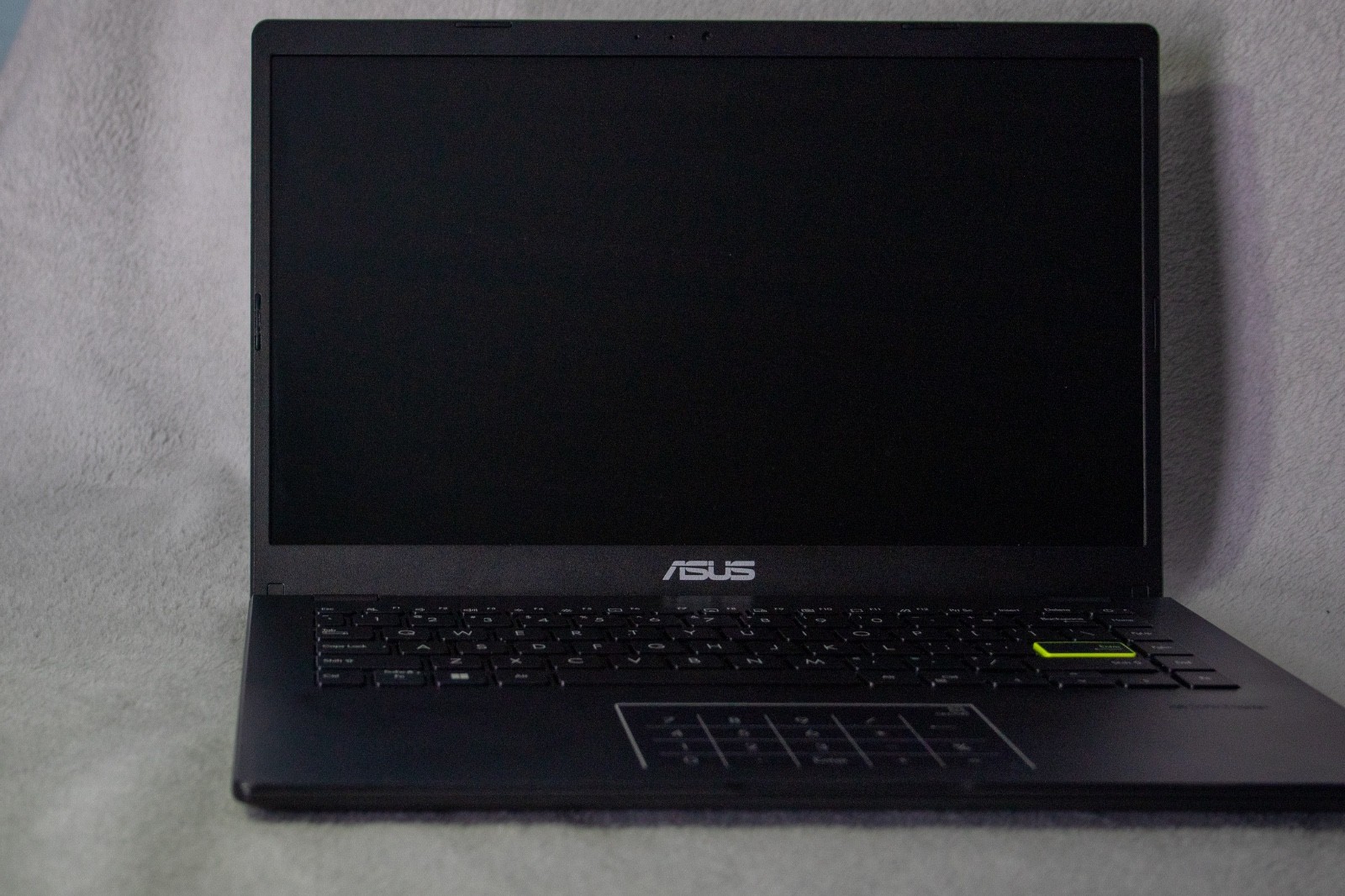 ASUS Vivobook go 14″ Laptop Dark Blue Intel Pentium N6000 Condition: Excellent