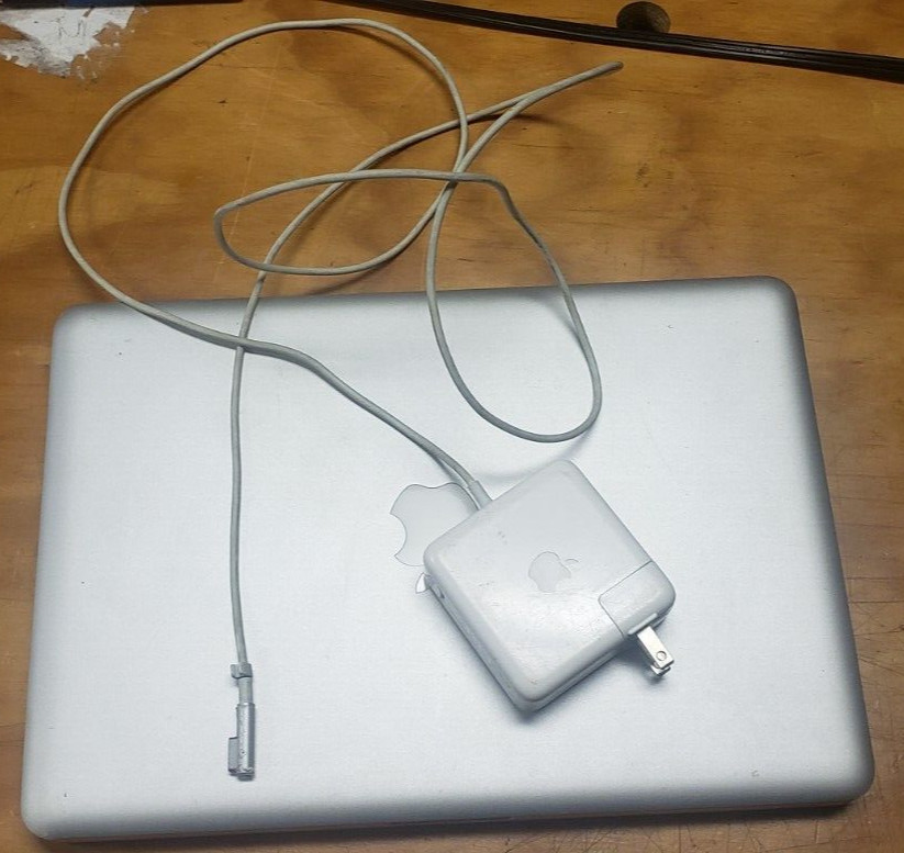 Apple – 2010 MacBook Pro Silver/White – 2.4GHz intel core 2 duo w/ 4Gb Ram-TBL-1