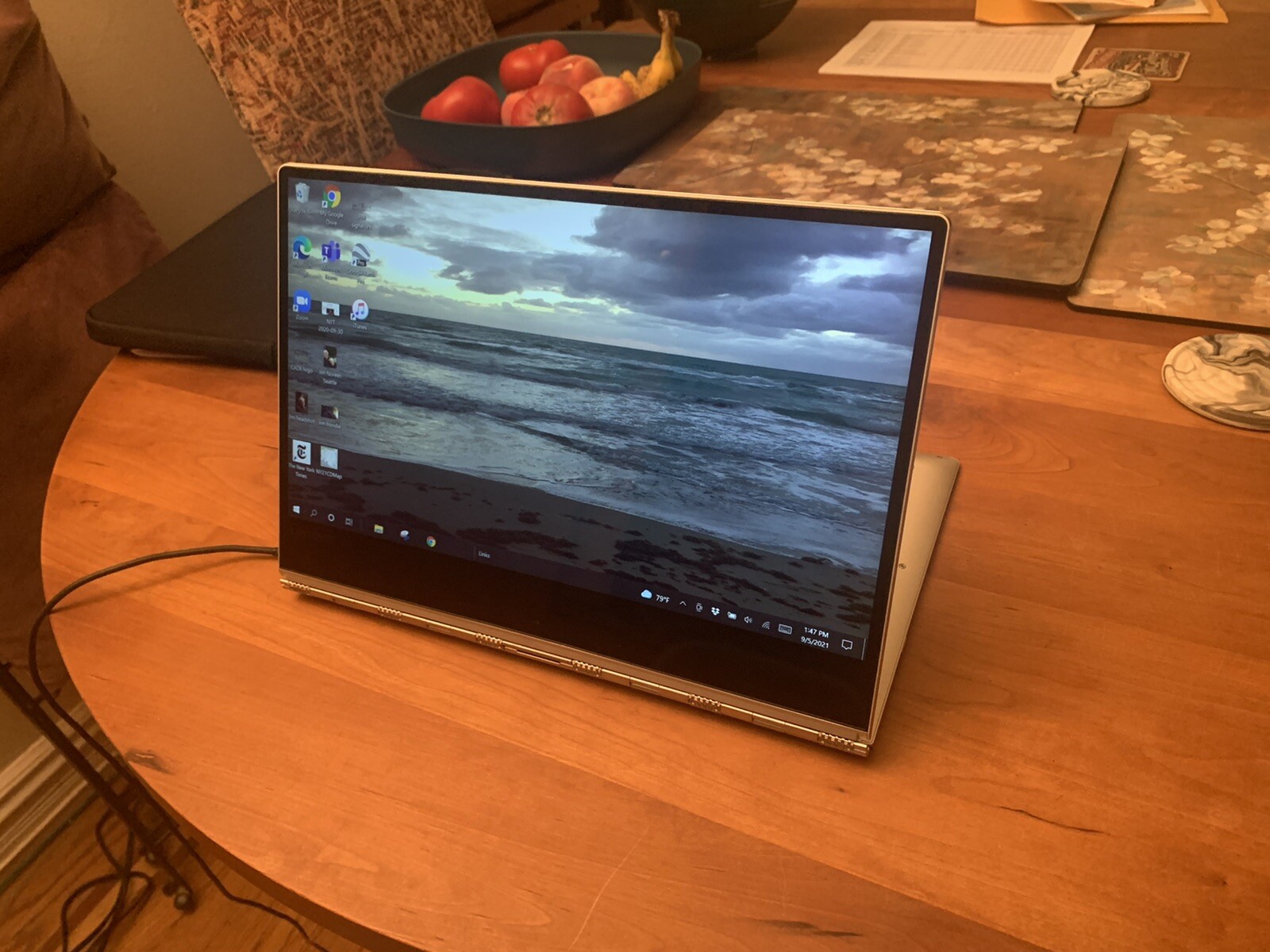 Lenovo Yoga 910 13″ laptop  (Intel Core i7 7th Gen, 2.70GHz, 8GB RAM, 256GB SSD)