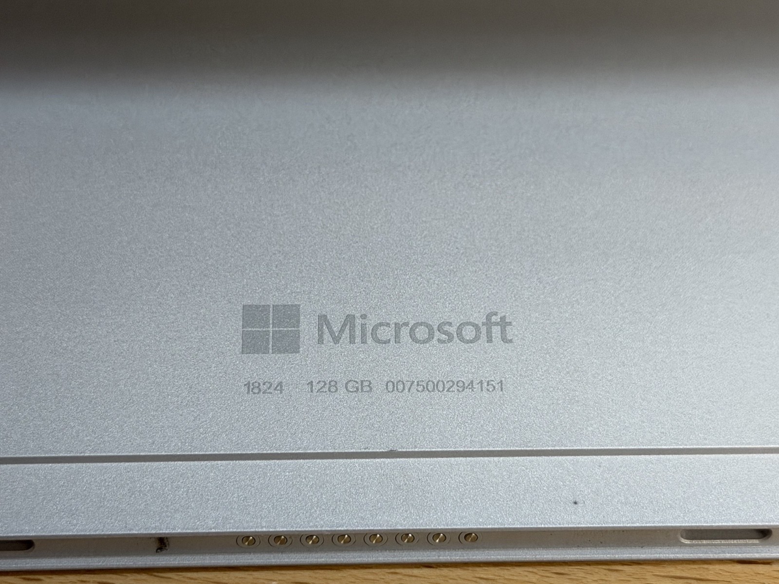 Microsoft Surface Go 1st Gen 1824 10″: Pentium 4415Y, 8GB RAM, 128GB SSD – READ