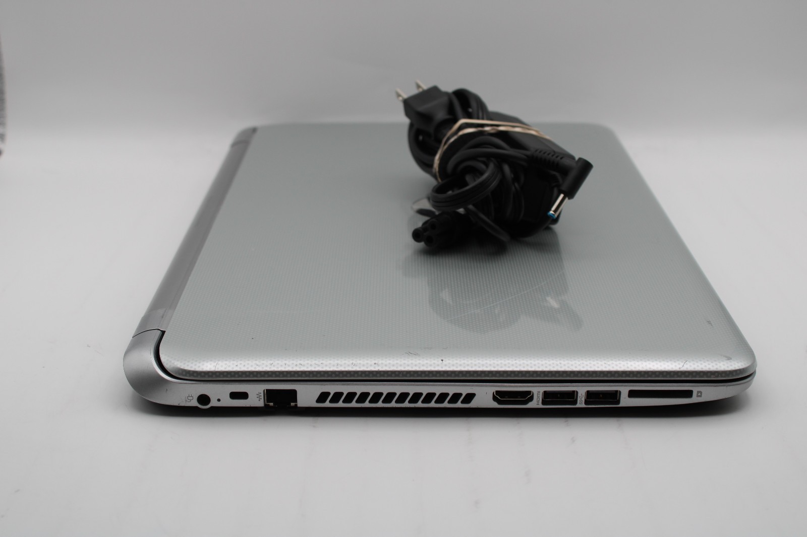 HP 15-n211dx _ AMD A-8 @ 2.4 GHz + Radeon _ 4GB RAM _ No SSD _ No OS