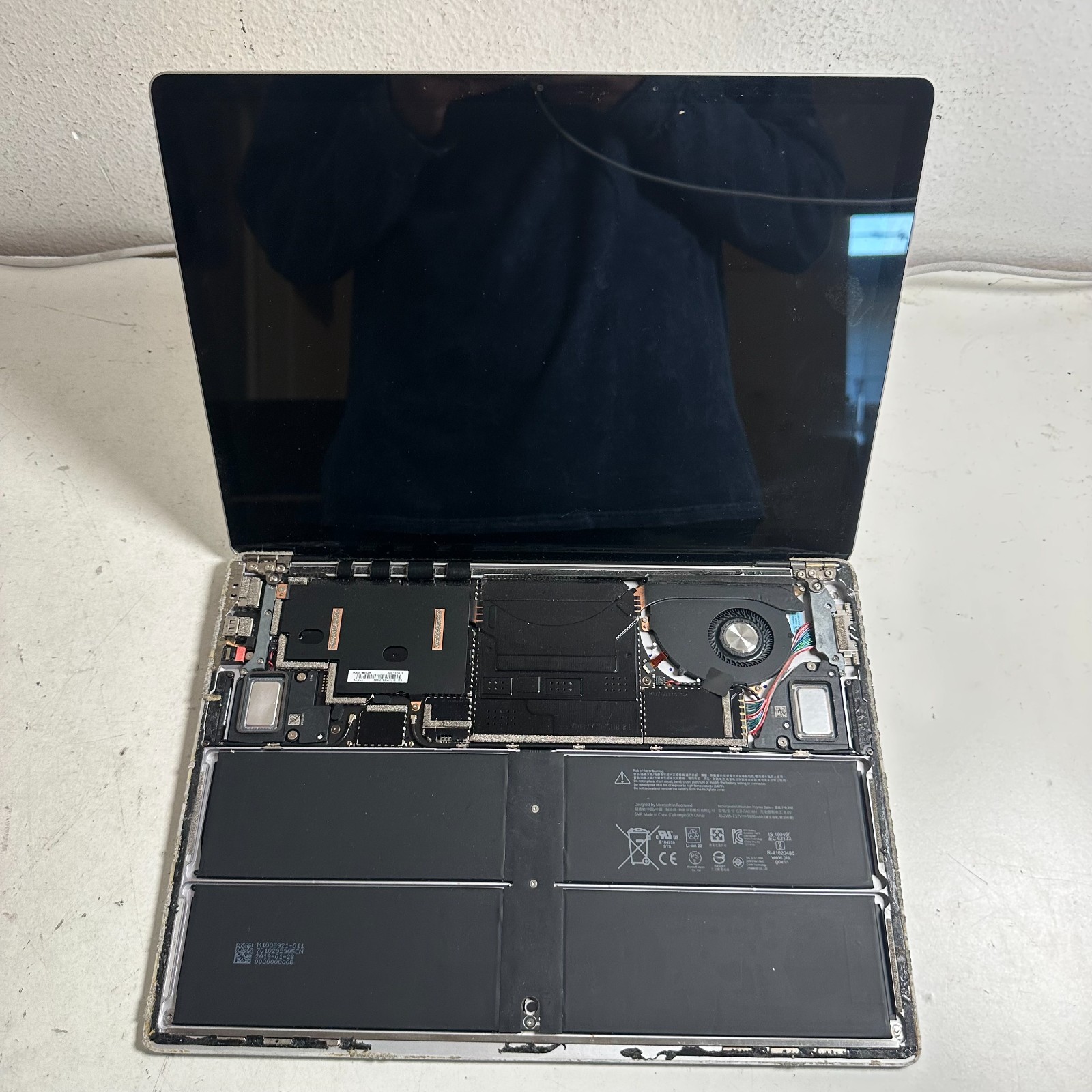 Microsoft Surface 2 1769 13.5″ PixelSense Touchscreen Display Laptop – for Parts