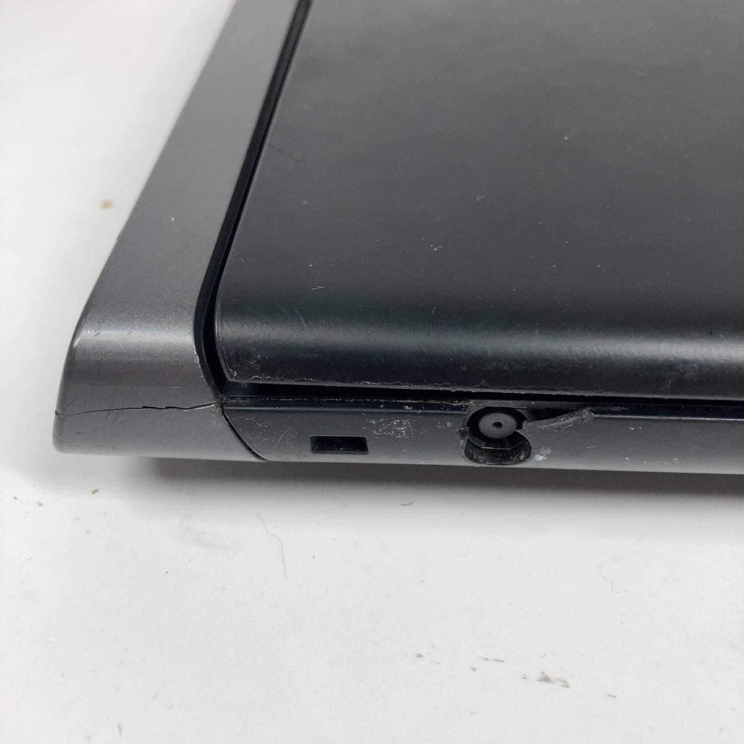 Broken Dell Inspiron 7000 15.6″ i5-7300HQ 2.5GHz 8GB RAM 256GB HDD GeForce READ