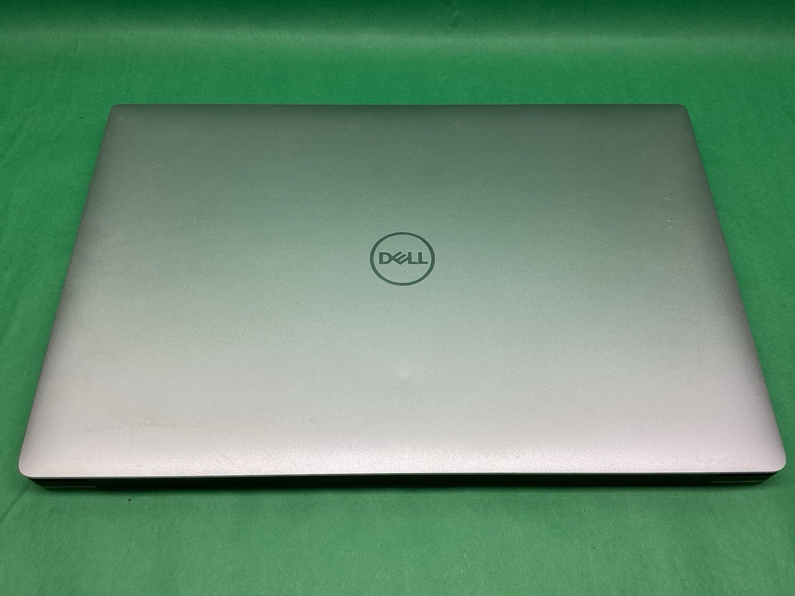 Dell XPS 15 7590 – Intel i7 9750H – NO SSD – POWERS ON – UNTESTED
