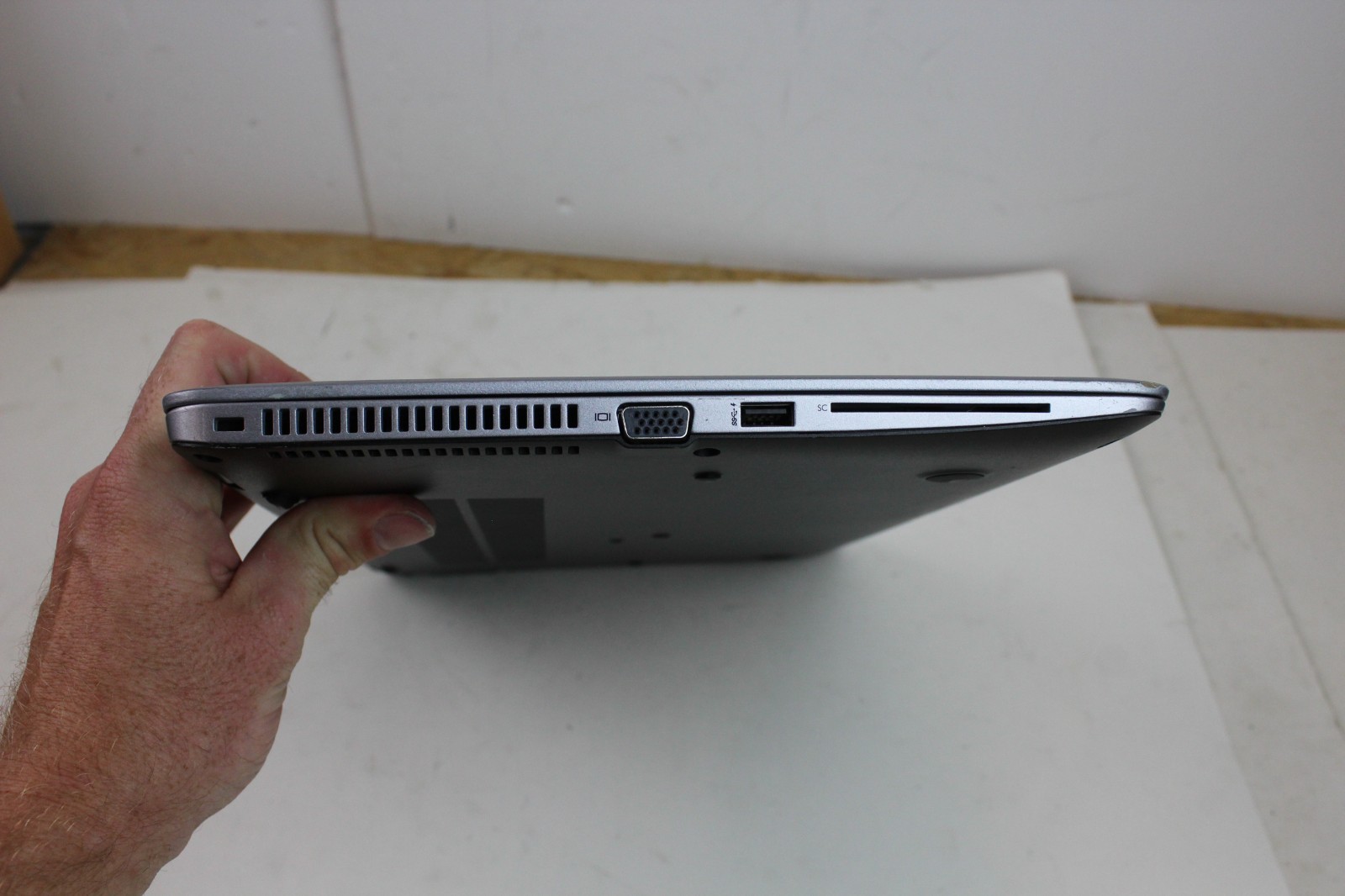 HP EliteBook 850 G3 Core i5-6200U 8GB RAM 256GB SSD w/ OS MISSING CASE SCREWS