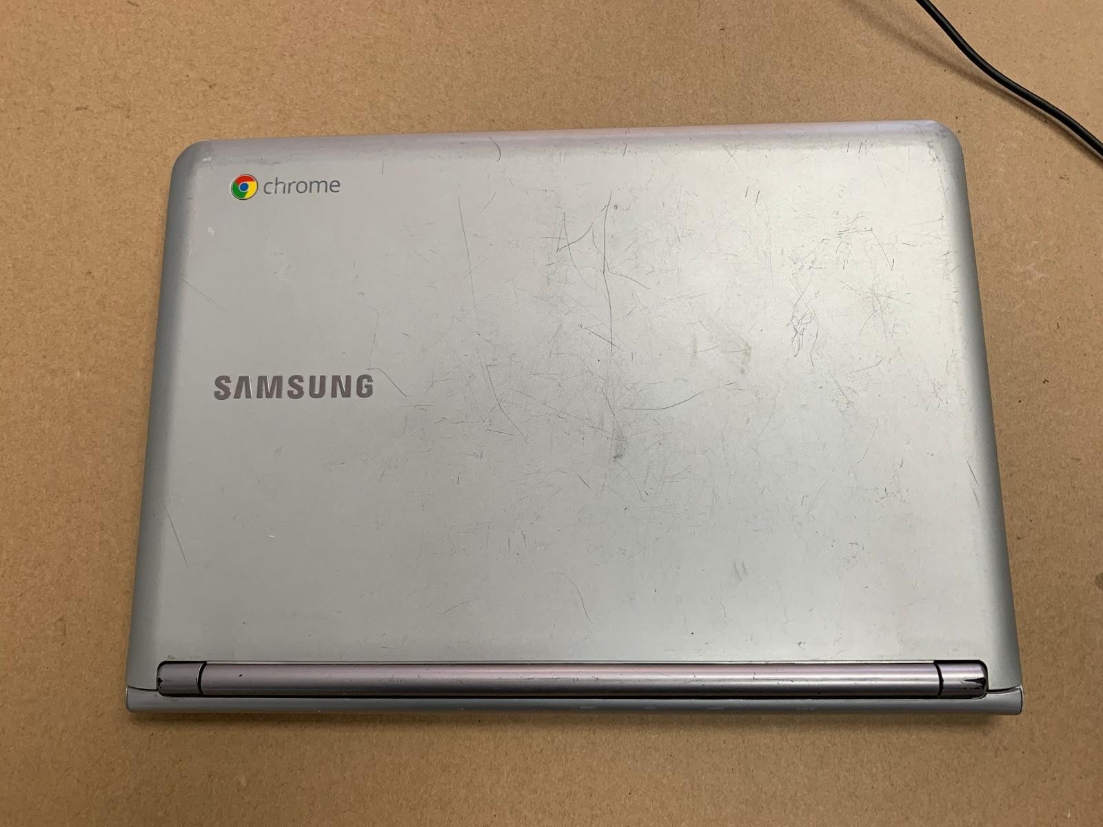 ✨Samsung Chromebook XE303C12 11.6″ Laptop – Charger – WiFI NEEDS NEW BATTERY✨