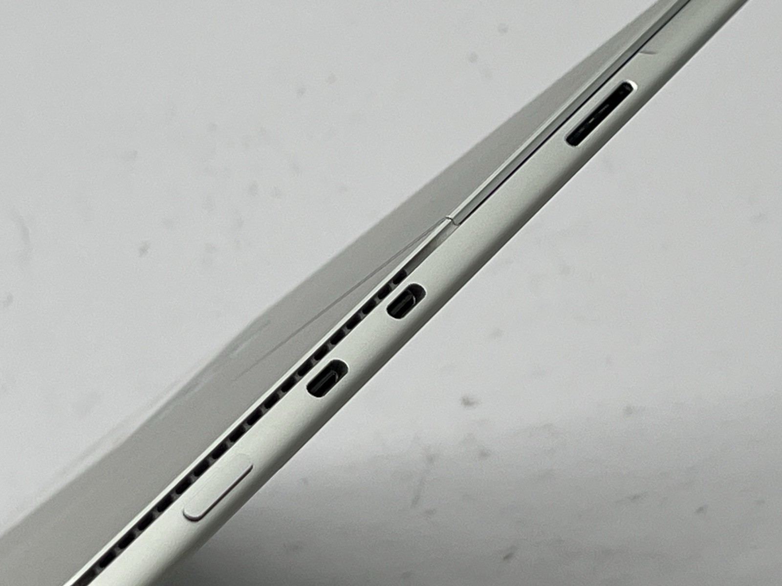 Microsoft Surface Pro 8, i5-1145G7, @ 2.60GHz, 8GB RAM, 256GB NVMe-No OS/Charger