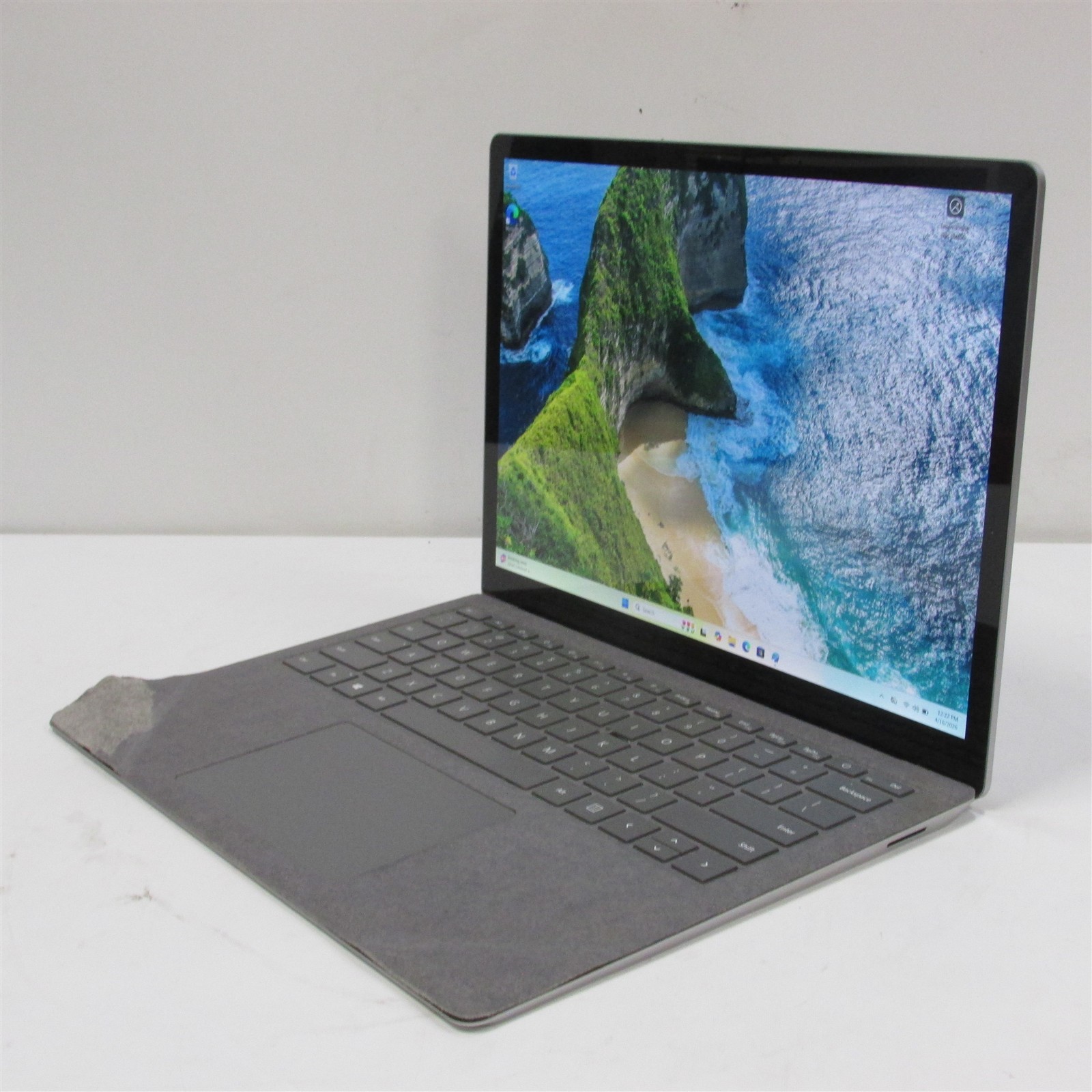 Microsoft Surface Laptop 3 1867 i7-1065G7 1.3GHz 16GB 256GB 13.5″ Win11 Home DMG