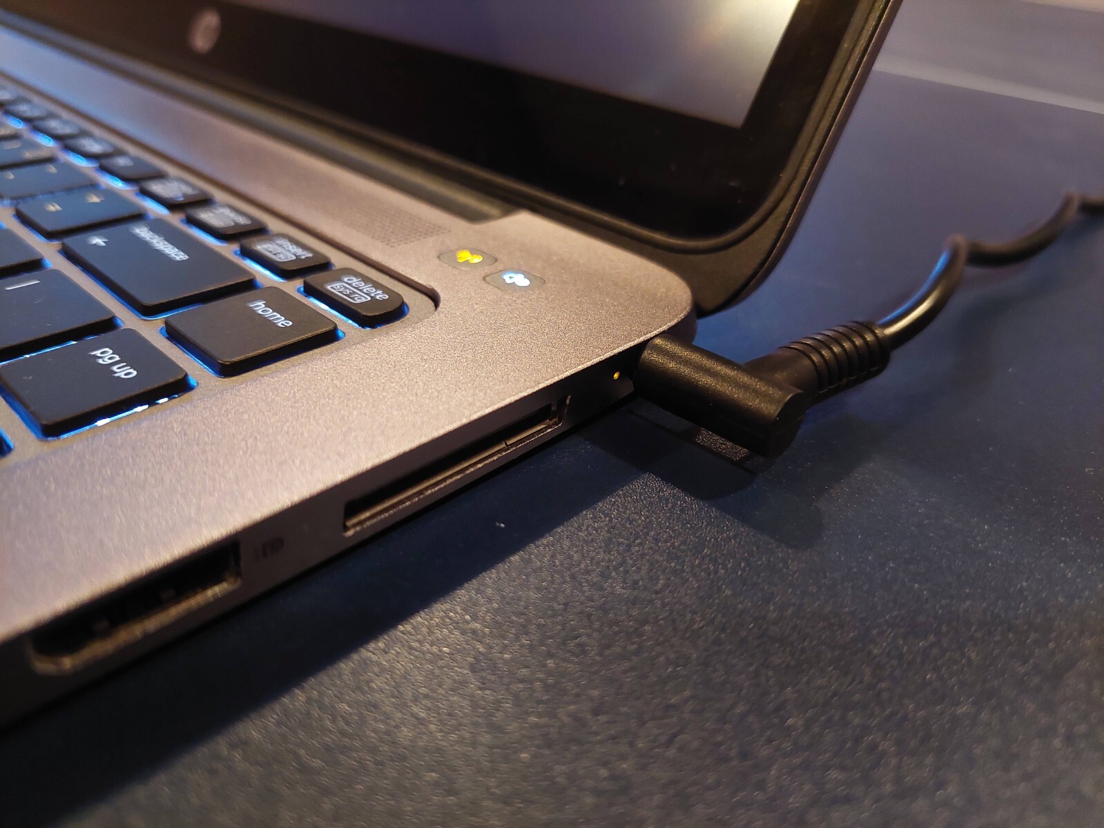 HP Elitebook Folio 1040 INTEL CORE I7 8GB RAM 256GB SSD
