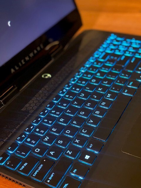 Alienware m15 15.6″UHD 630 (1080p,60Hz) GTX 1660Ti i7-9750H, USED