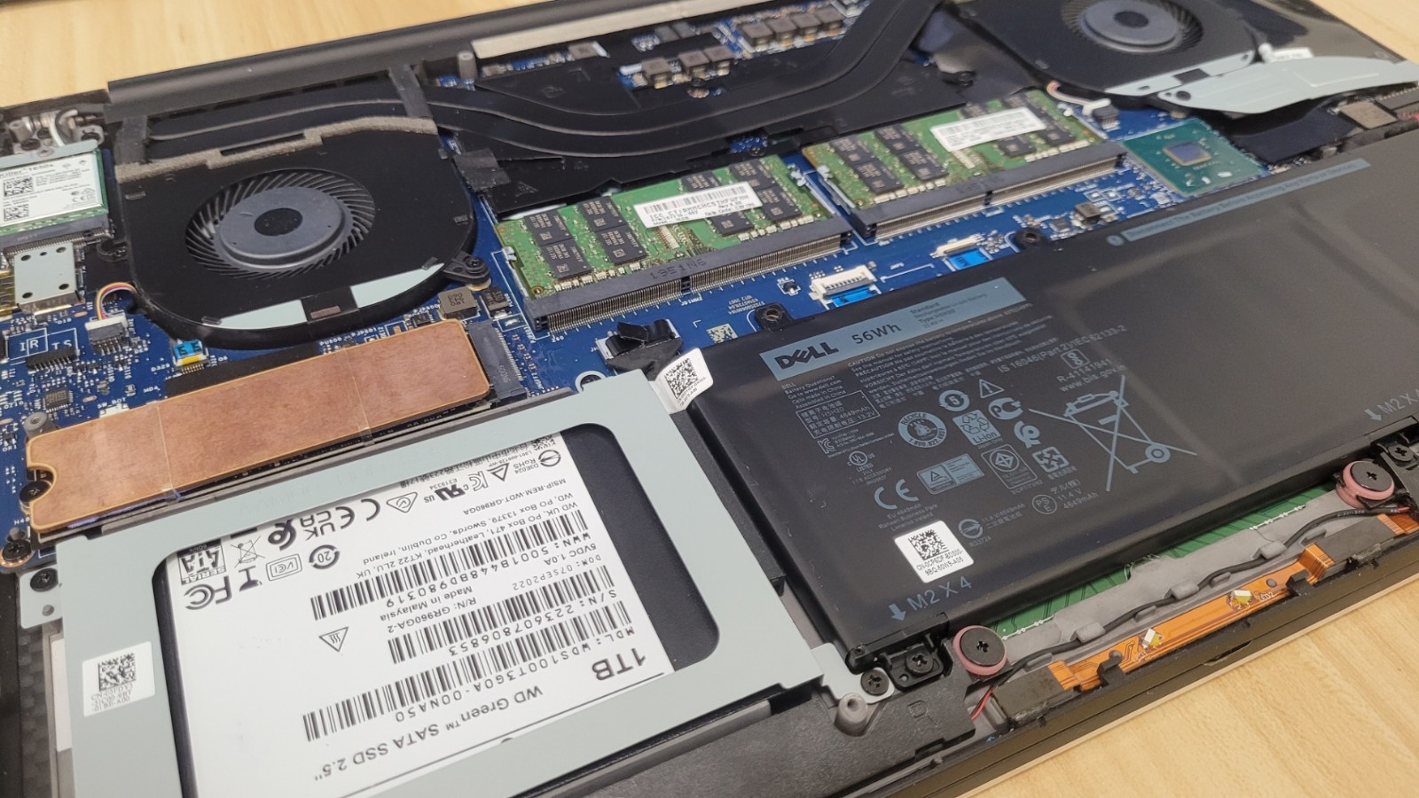 DeLL XPS 15 / Core i7 CPU / Nvidia GPU / 2TB SSD / 32GB Ram / Thunderbolt