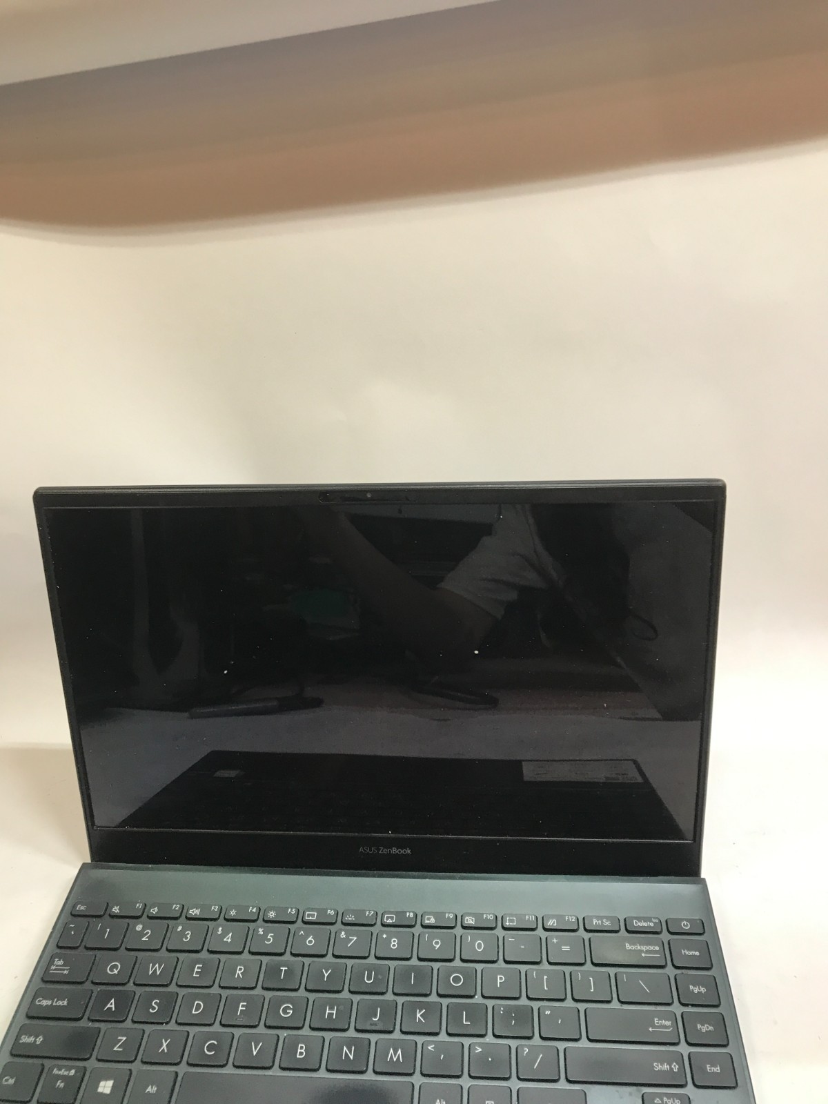 Asus Zenbook 13 UX325E 13″ Intel Core i7 8GB RAM NO SSD/OS For Parts NO POWER