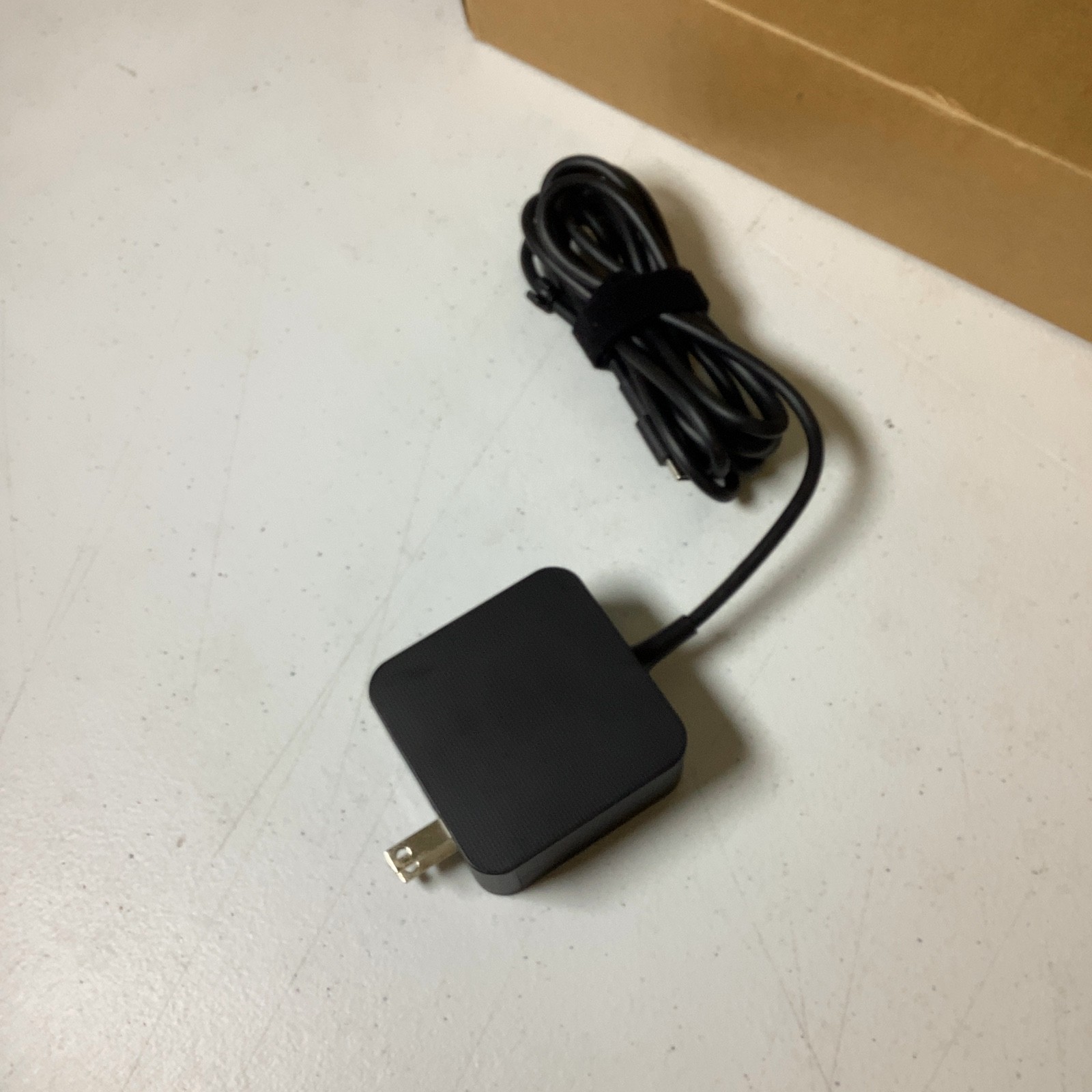 ASUS Vivobook X1407QA-BS56 Laptop with Charger