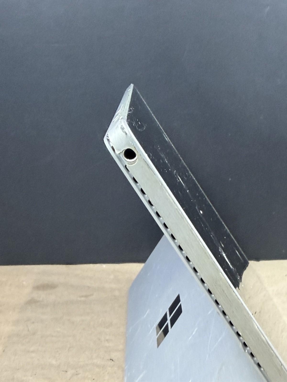 Microsoft Surface 1724 -128GB FOR PARTS REPAIR SHIPS FAST!