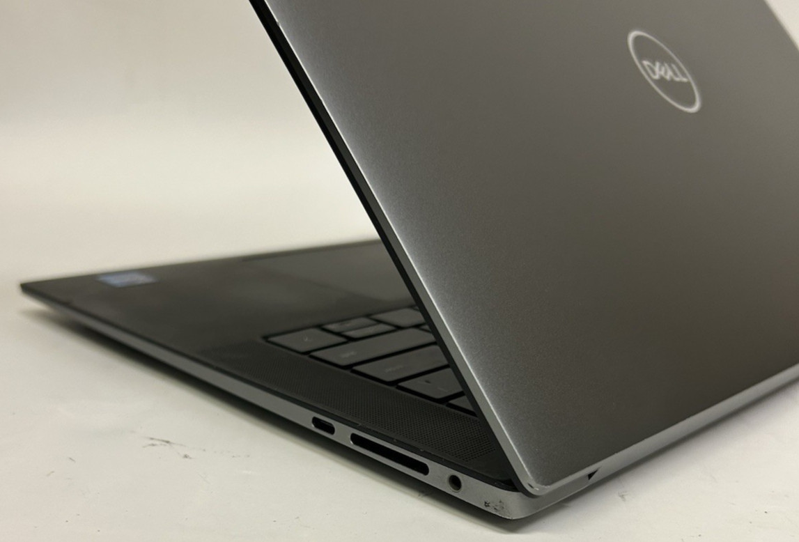Dell Precision 5570 15.6 UHD+ 4K i7-12700H @2.3GHz – RTX A1000 4GB – NO RAM/SSD