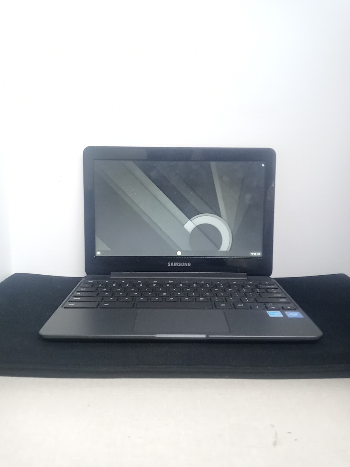 Samsung Chromebook 3 XE500C13 11.6in. (16GB, Intel Celeron N, 2.48GHz, 2GB)…