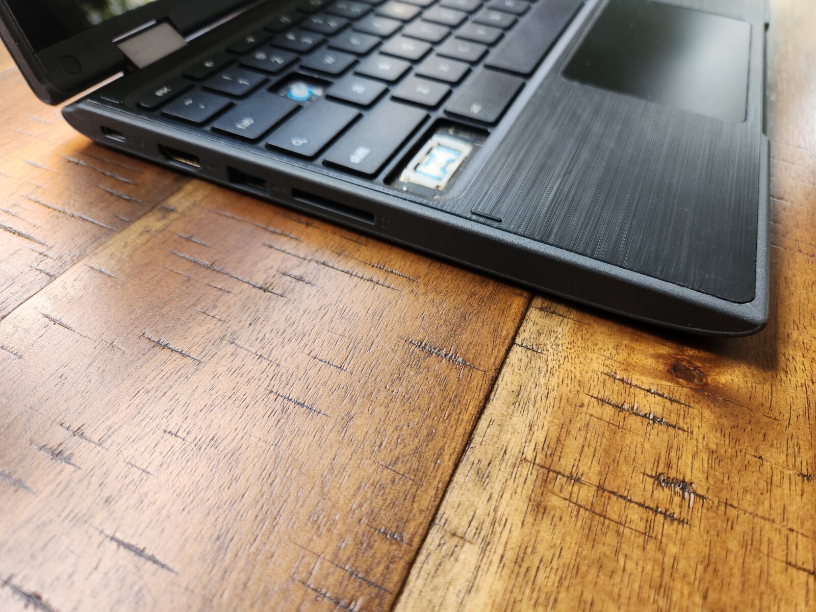 Lenovo 300e Chromebook 2nd Gen 2-in-1 Touch (MTK 8173C CPU – 4GB RAM – 32GB SSD)