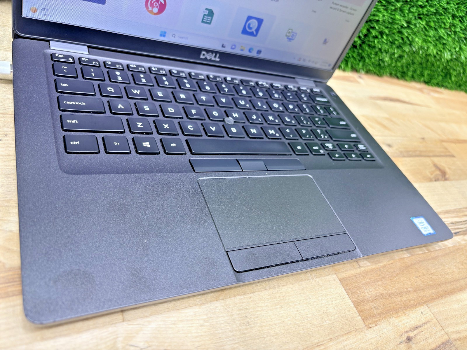 Dell Latitude 5401 14″ Intel i7-9th Gen 2.60GHz 16GB RAM 256GB SSD Win 11 Pro*