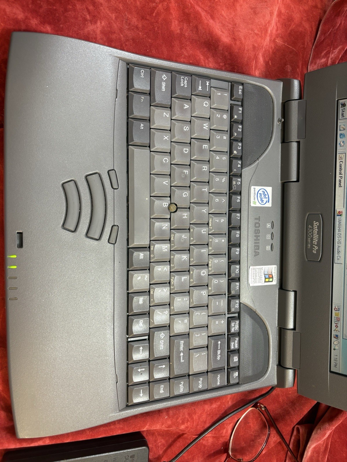 Vintage Toshiba Laptop Pentium III 600 128MB Multi-boots Win 2000 NT 4.0 AND 98