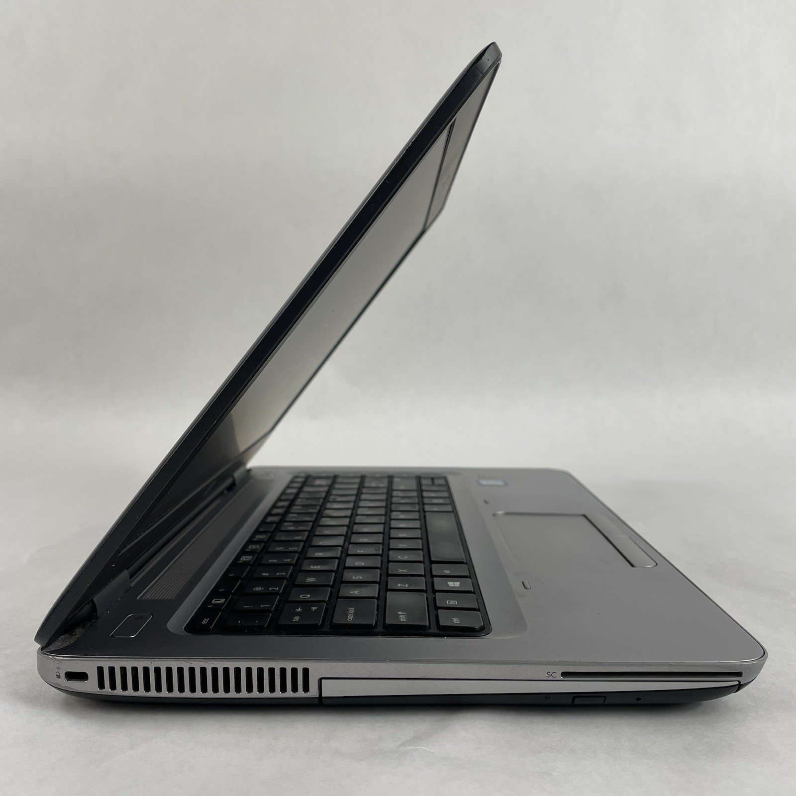 HP ProBook 640 G3 14″ i5-7200U 2.50 GHz 8 GB RAM No SSD/OS/AC/Batt – Bad Corner