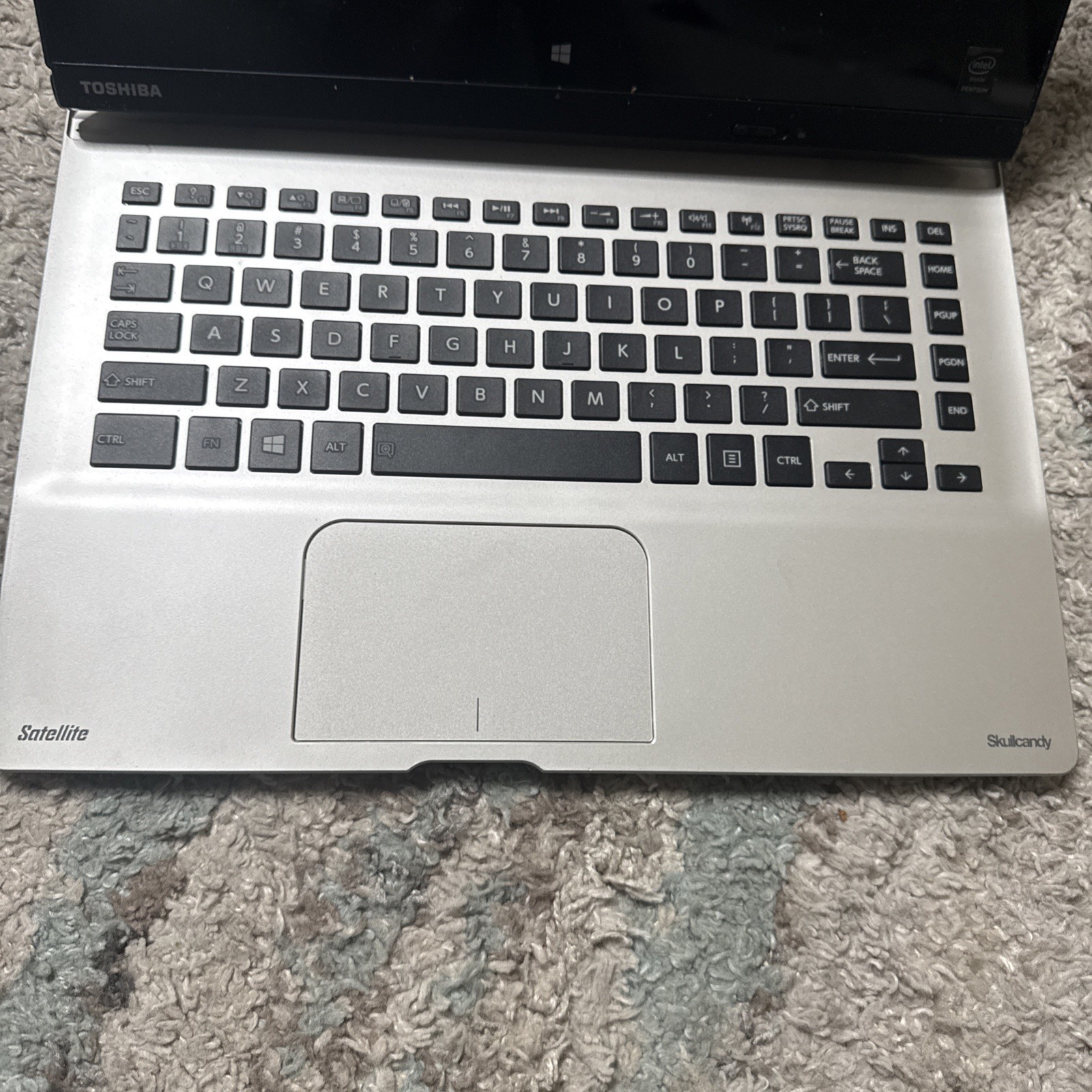 Toshiba Satellite Click 2 Pro P35W-B3204 Intel Core i5-4210u Laptop Tablet