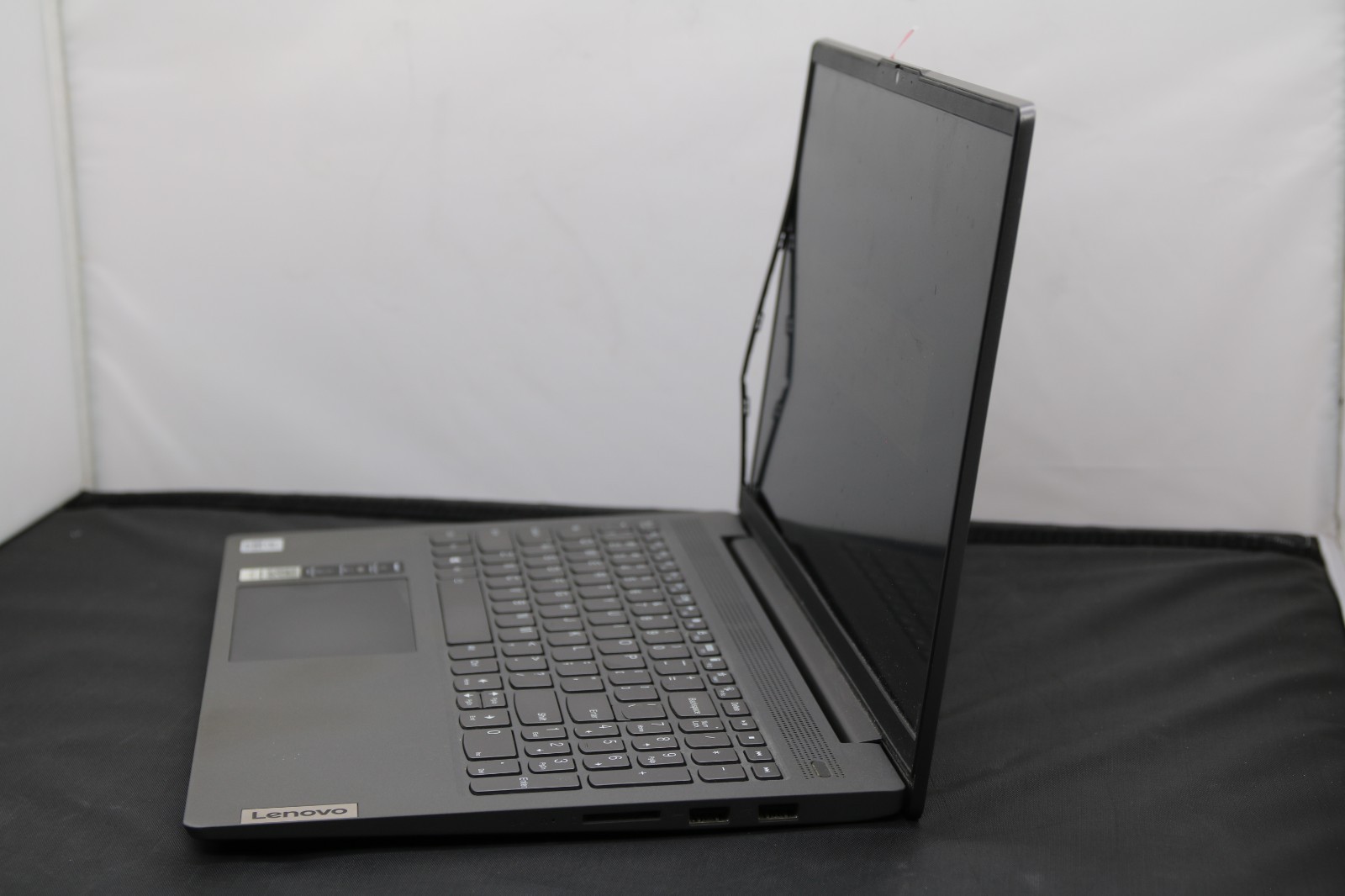 Lenovo IdeaPad 5i 15IIL05 15.6″ – i5-1035G1, No RAM No SSD, Broken Hinge