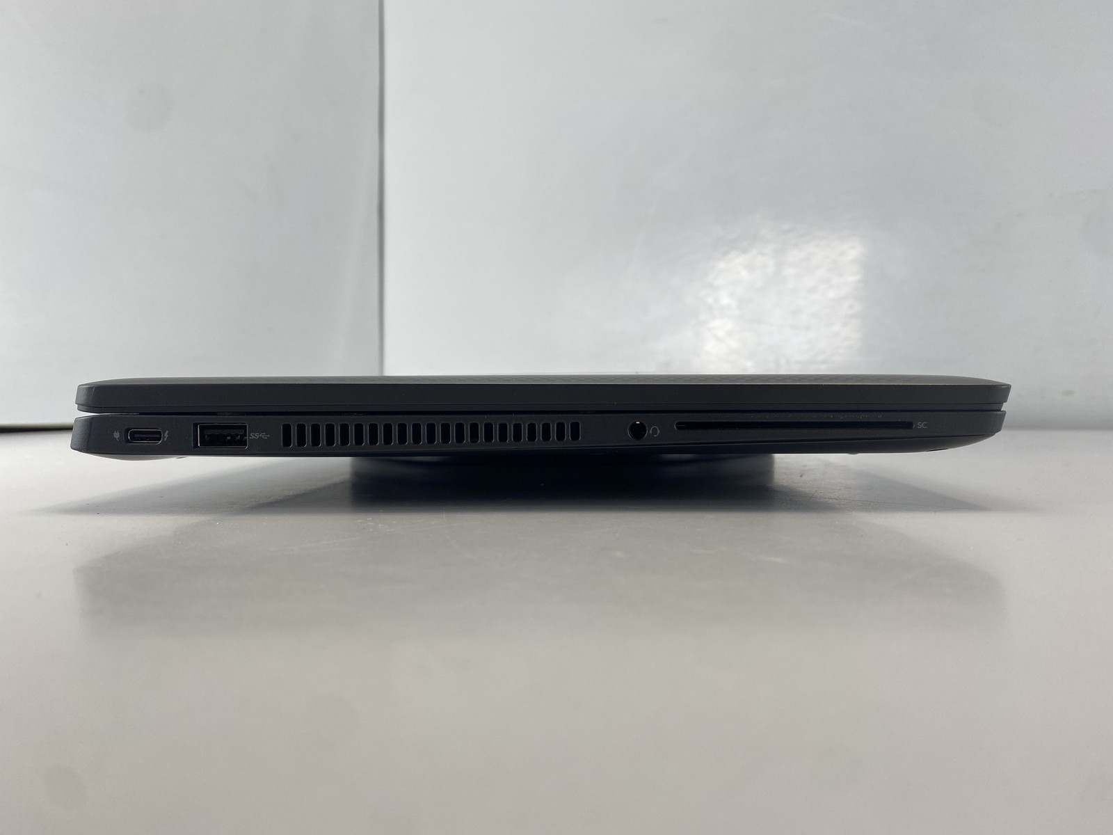 Dell Latitude Laptop 7520 15.6″ Intel Core i7-1185G7 256GB – Black