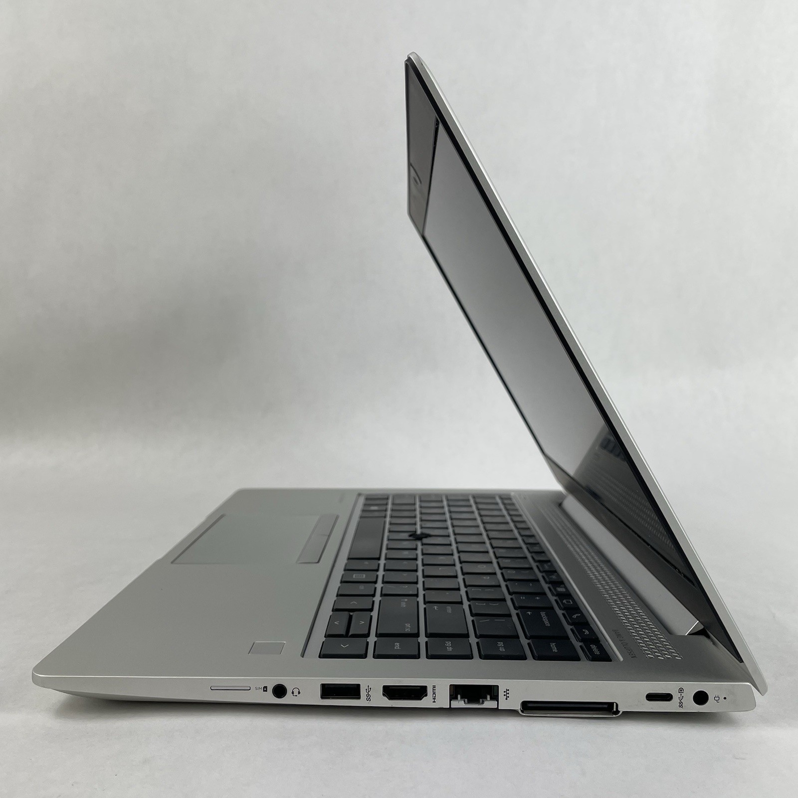 HP mt45 14″ Ryzen 3 Pro 3300U 2.10 GHz 8 GB RAM No SSD/OS/AC – Tilted Key