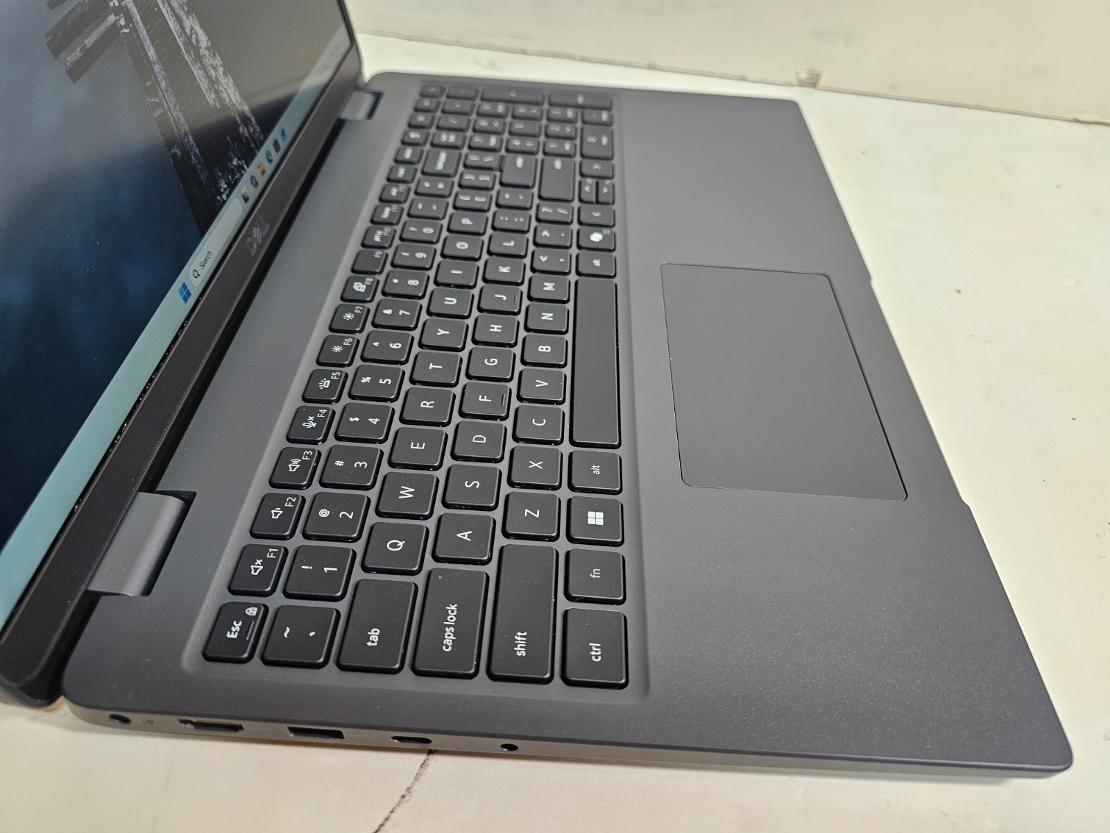 Dell Latitude 3550 Laptop – i7-1355U 16GB 512GB Cam 15.6″ – Dell ProSupport 8/27