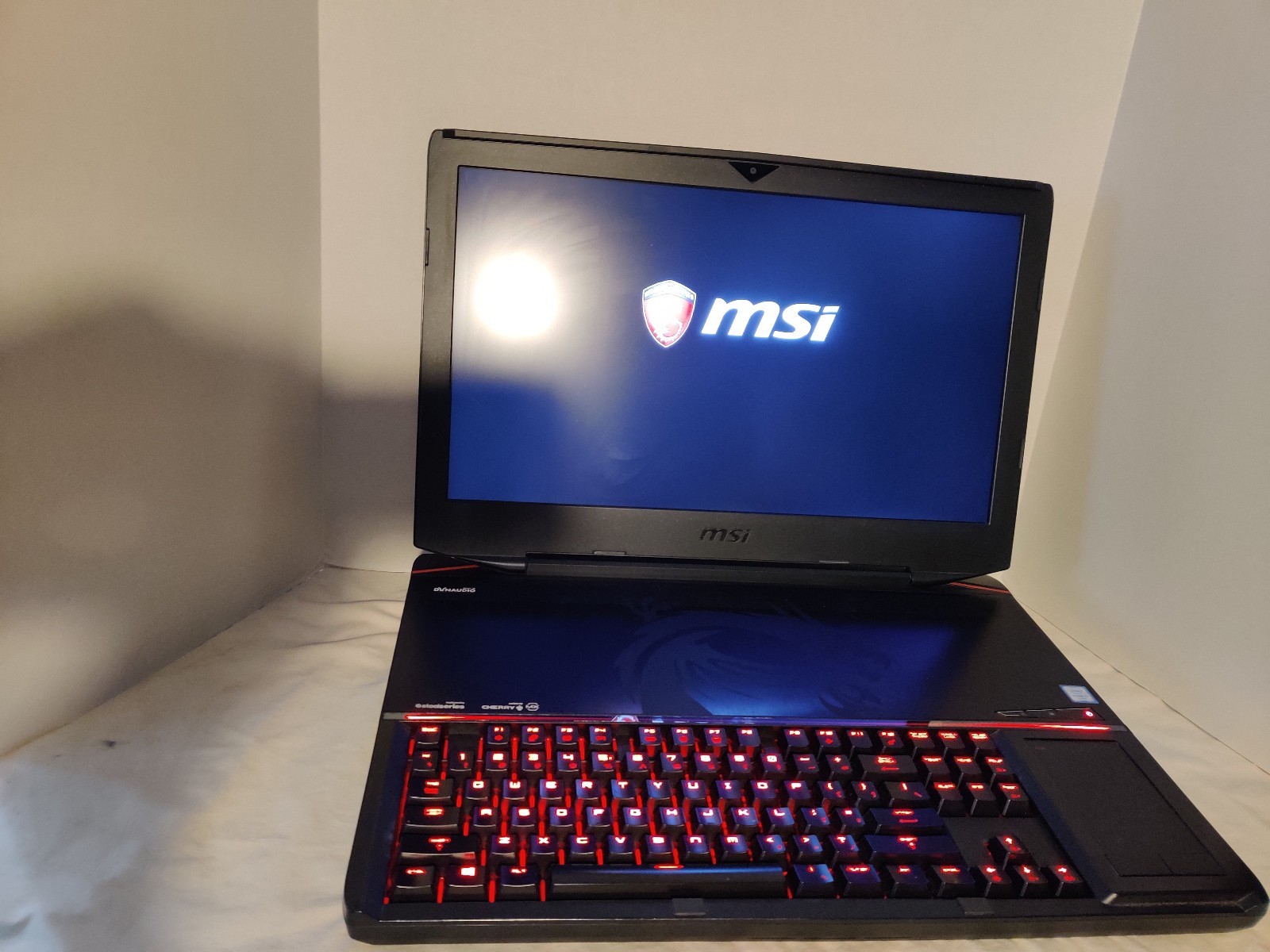 MSI Titan GT83VR 6RF Laptop i7-6920HQ 32GB GTX 1080 1TB SLI Gaming