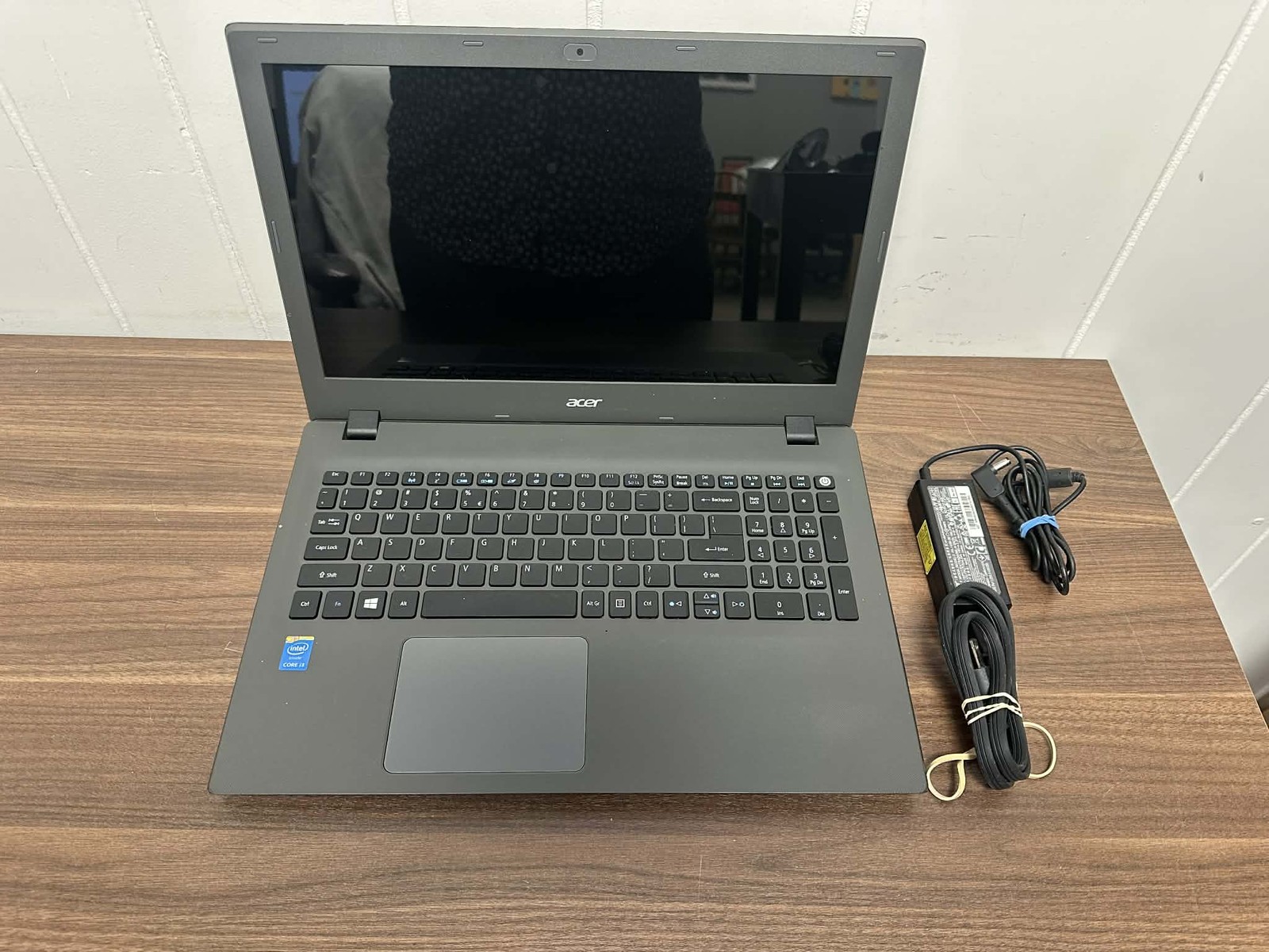 Acer Aspire E5-573-35JA 15.6 Inch i3-3500U 2.0 GHz 4 GB RAM HD Graphics 5500