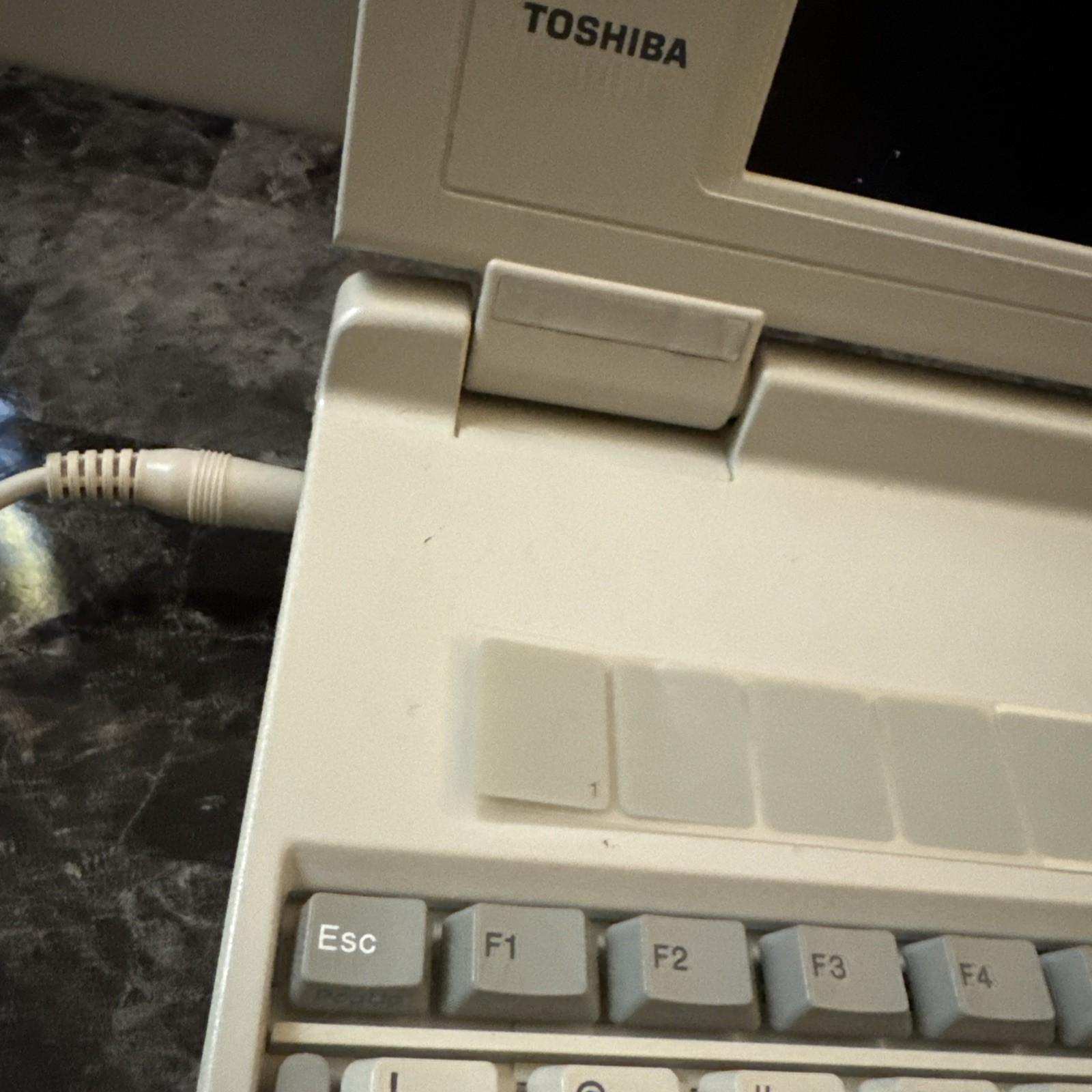 Vintage Toshiba Satellite Laptop – UNTESTED – T1910CS/200 PA1114U V- FOR PARTS
