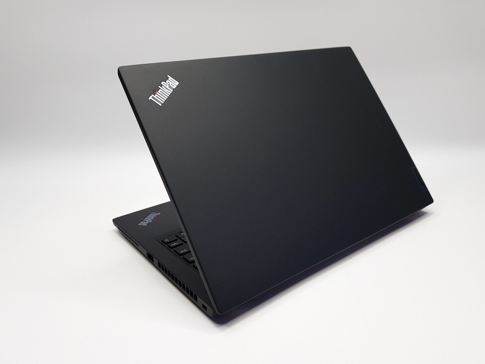 Lenovo ThinkPad x13 Gen 3 13.3″ FHD+ i7-1260P 16GB RAM 256GB SSD W11 Pro Touch