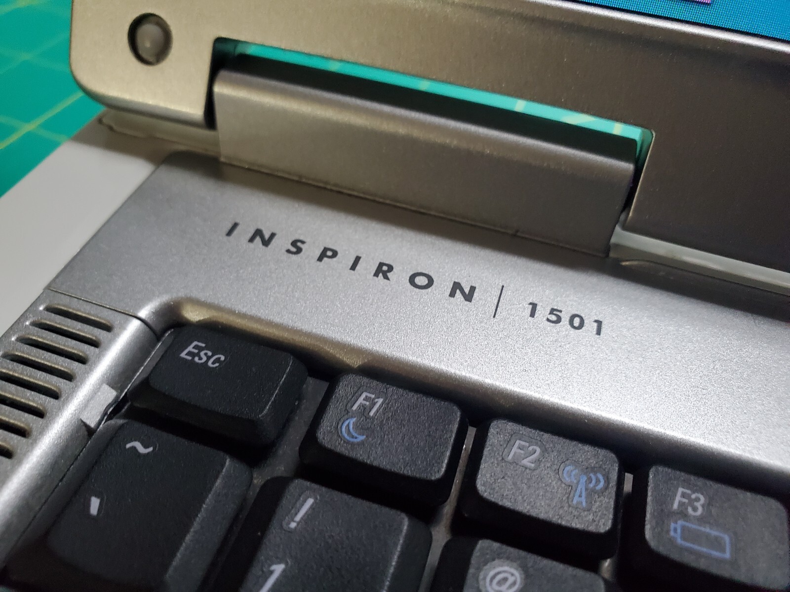 RETRO DELL LAPTOP Dell Inspiron 1501, AMD Athlon 64 X2 1GB RAM. With Charger