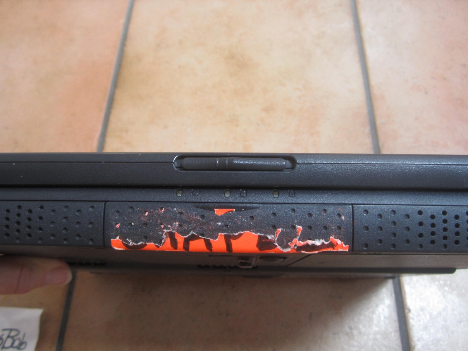 DELL INSPIRON 2650 LAPTOP 256MBRAM 30GBHD SCREEN INTACT BAD BATT NO CORD – PARTS