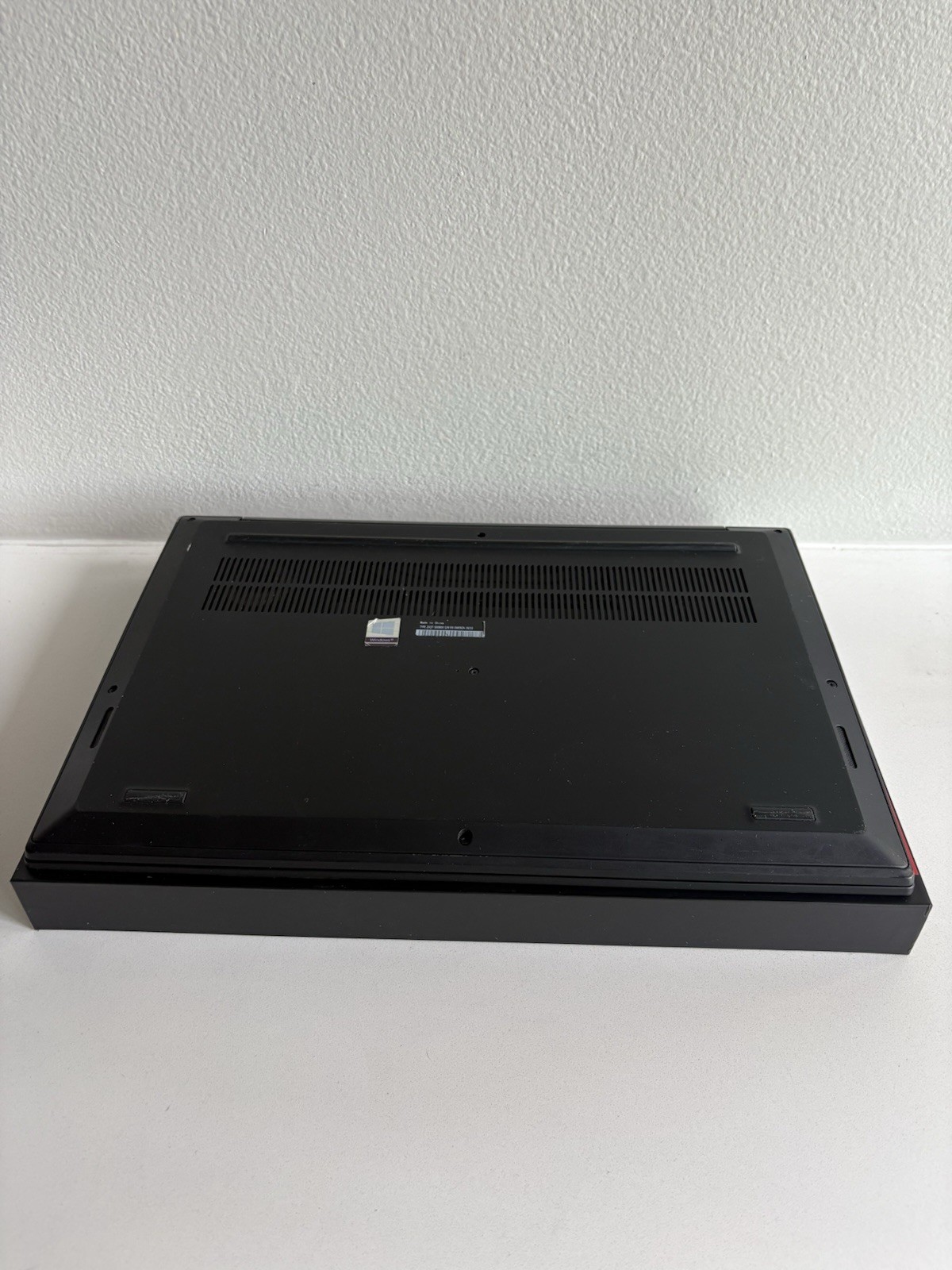 Lenovo ThinkPad P1 Gen 2 15.6″ Intel Core i7-9850H 2.60 GHz 32GB RAM 512GB Black