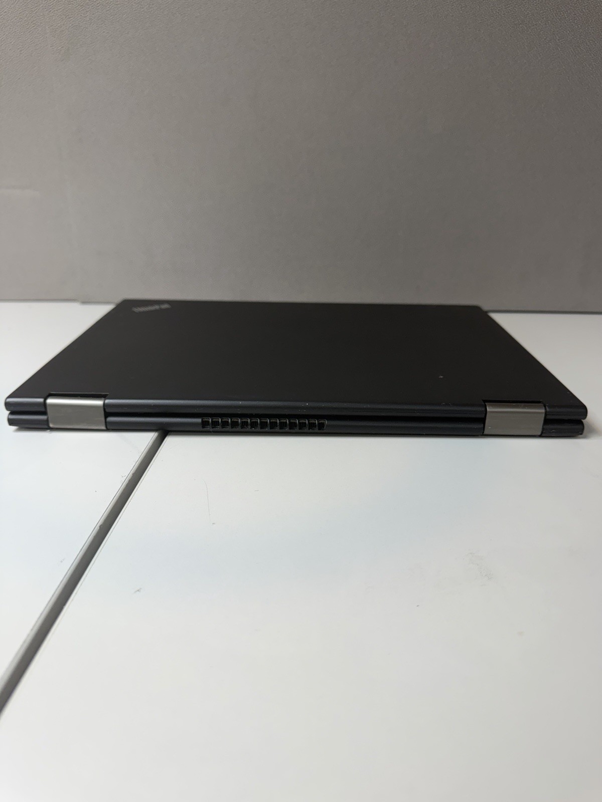 Lenovo ThinkPad Yoga 260 12.5” Touch Laptop i3-6100U 4GB RAM, 128GB SSD +Charger