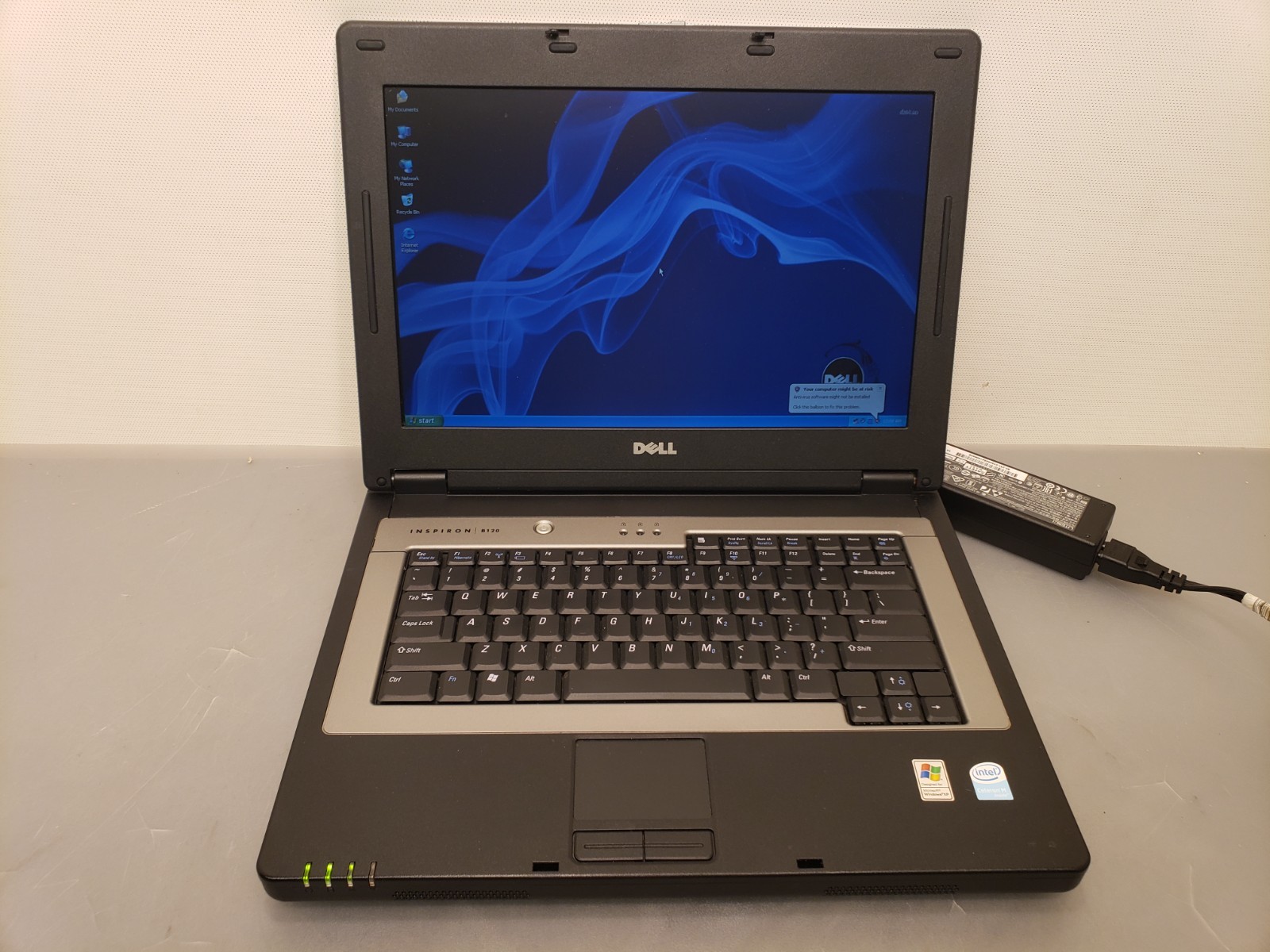 Vintage Dell Inspiron B120 Laptop Intel M 1.5GHz 1GB 20GB 14″ Wide XGA WinXP