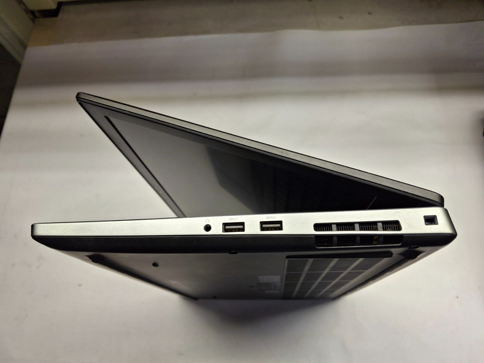 Dell Precision 7530 i7 8850H @ 2.60 GHz 512 GB 32 GB Webcam 15.6″ FHD Win 10 Pro