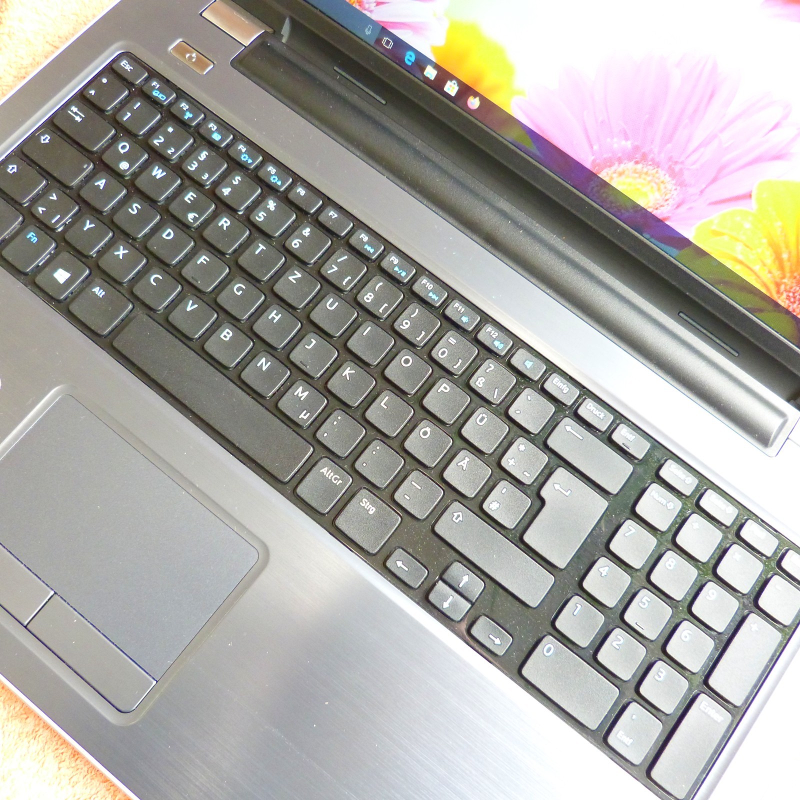 Dell 5721 17R 17″ HDPLUS SPECIAL EDITION l 8GB RAM NEW l SSD Windows 10 HDMI