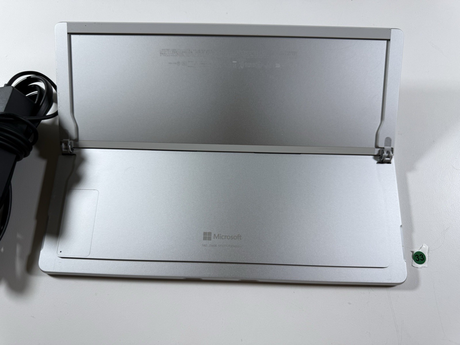 Microsoft Surface Pro 8 (1982) i5-1145G7 – 16GB RAM – 256GB 120Hz – Win 11 Pro