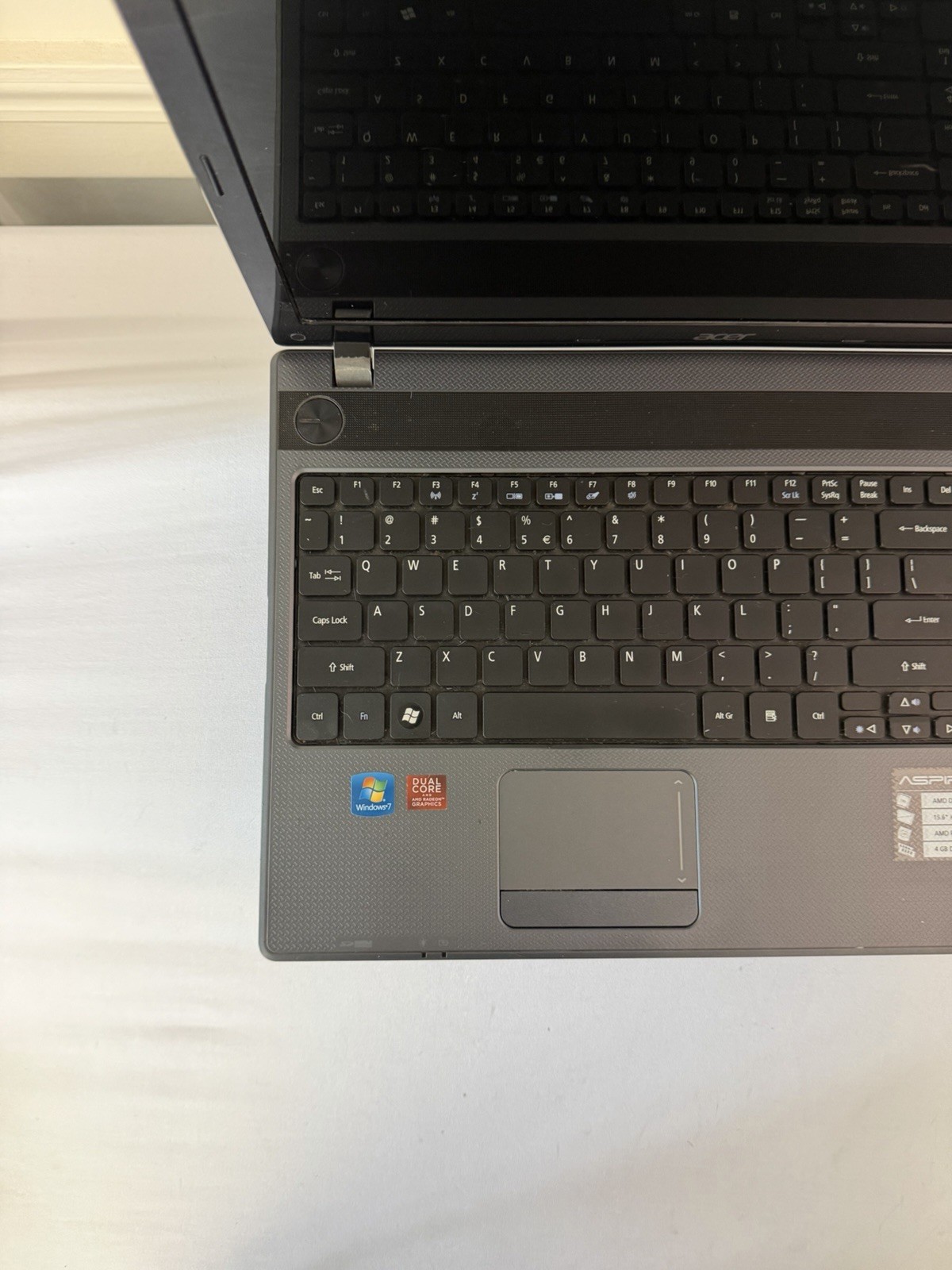 Acer Aspire 5250-0450 Laptop – Good Screen – AMD-E350 – RAM 4 GB – Read Des