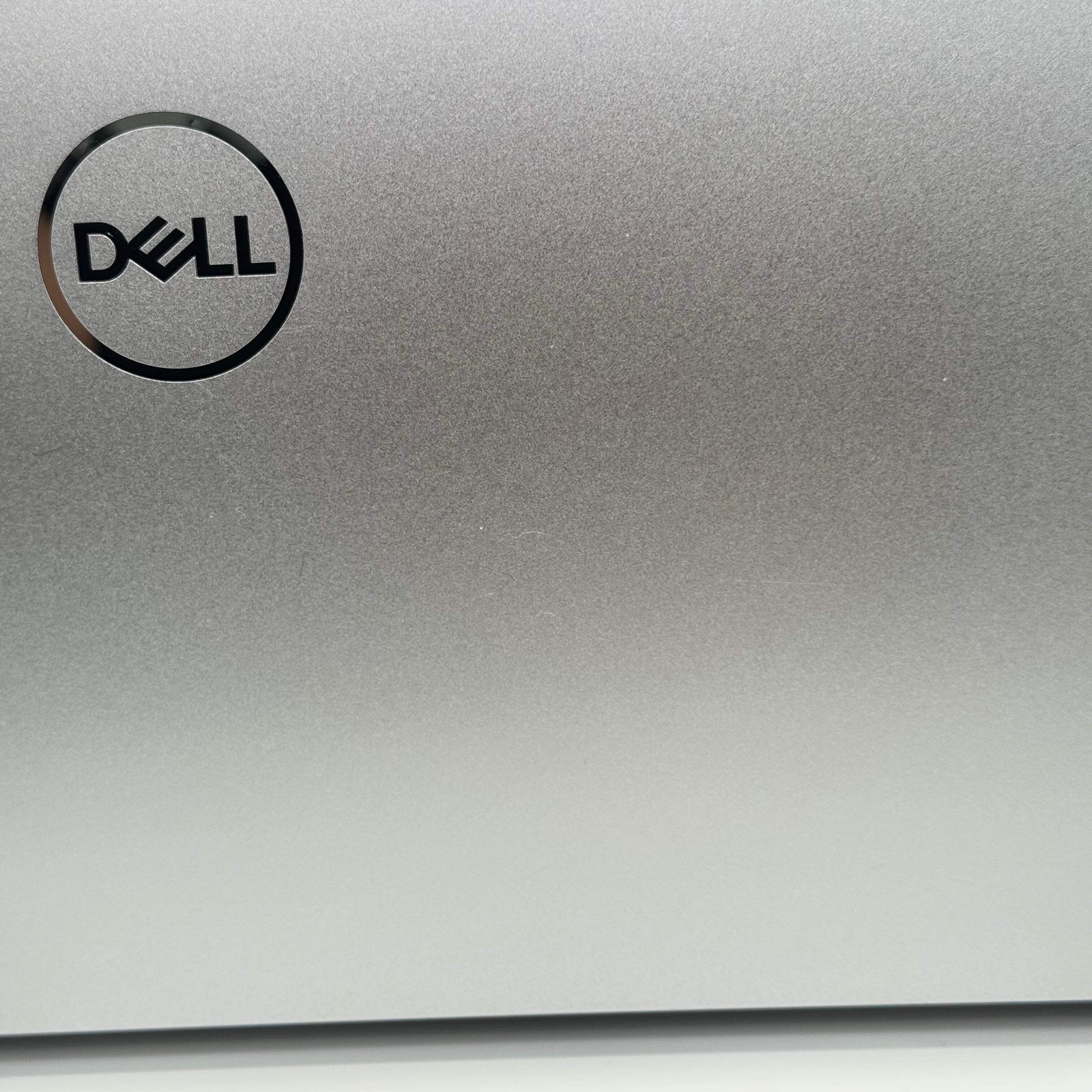 Dell Precision 5750 15.6″ i7 64GB 2TB NVIDIA Quadro T2000 4GB Silver